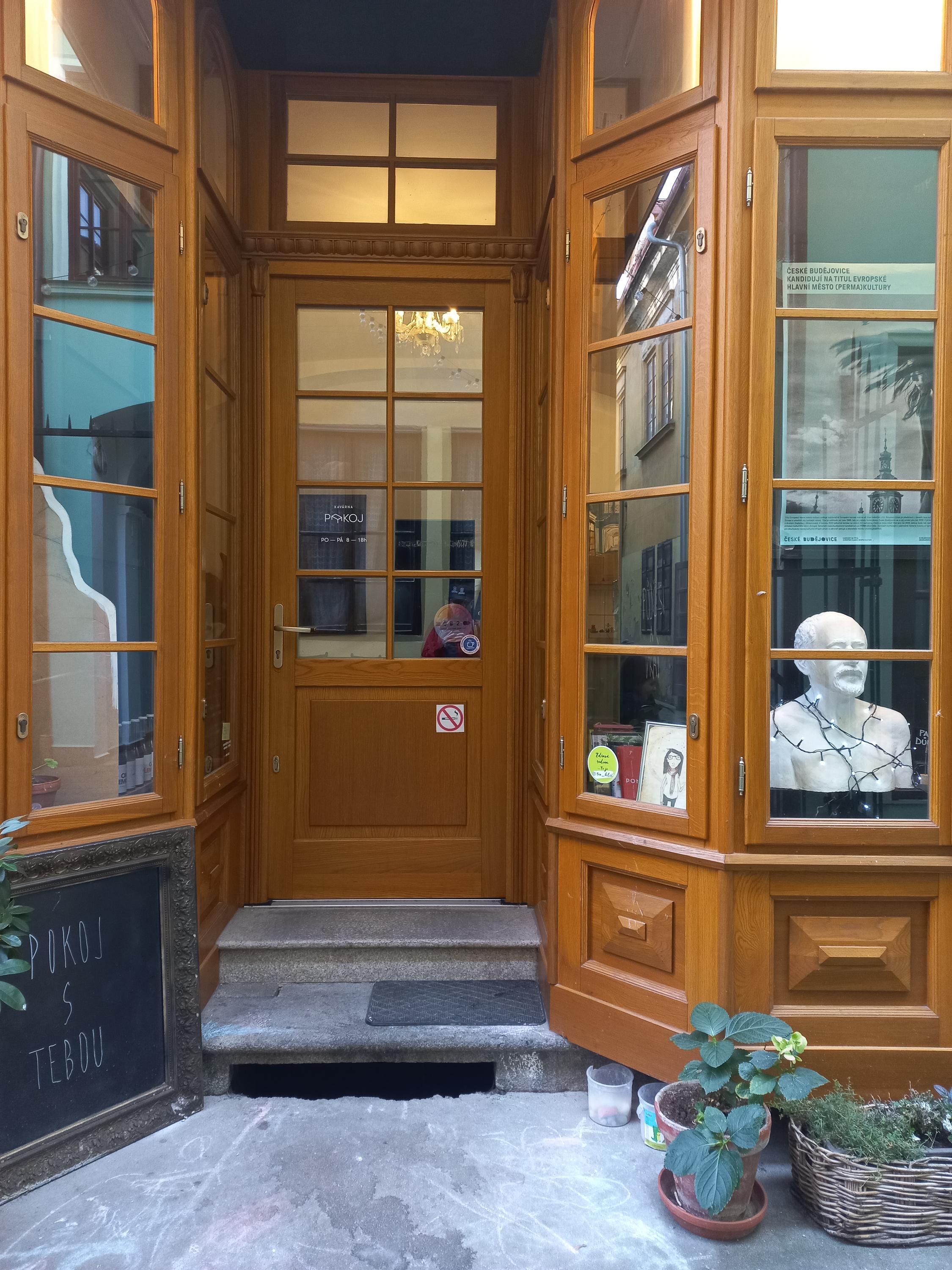 Kavárna Pokoj foto 3