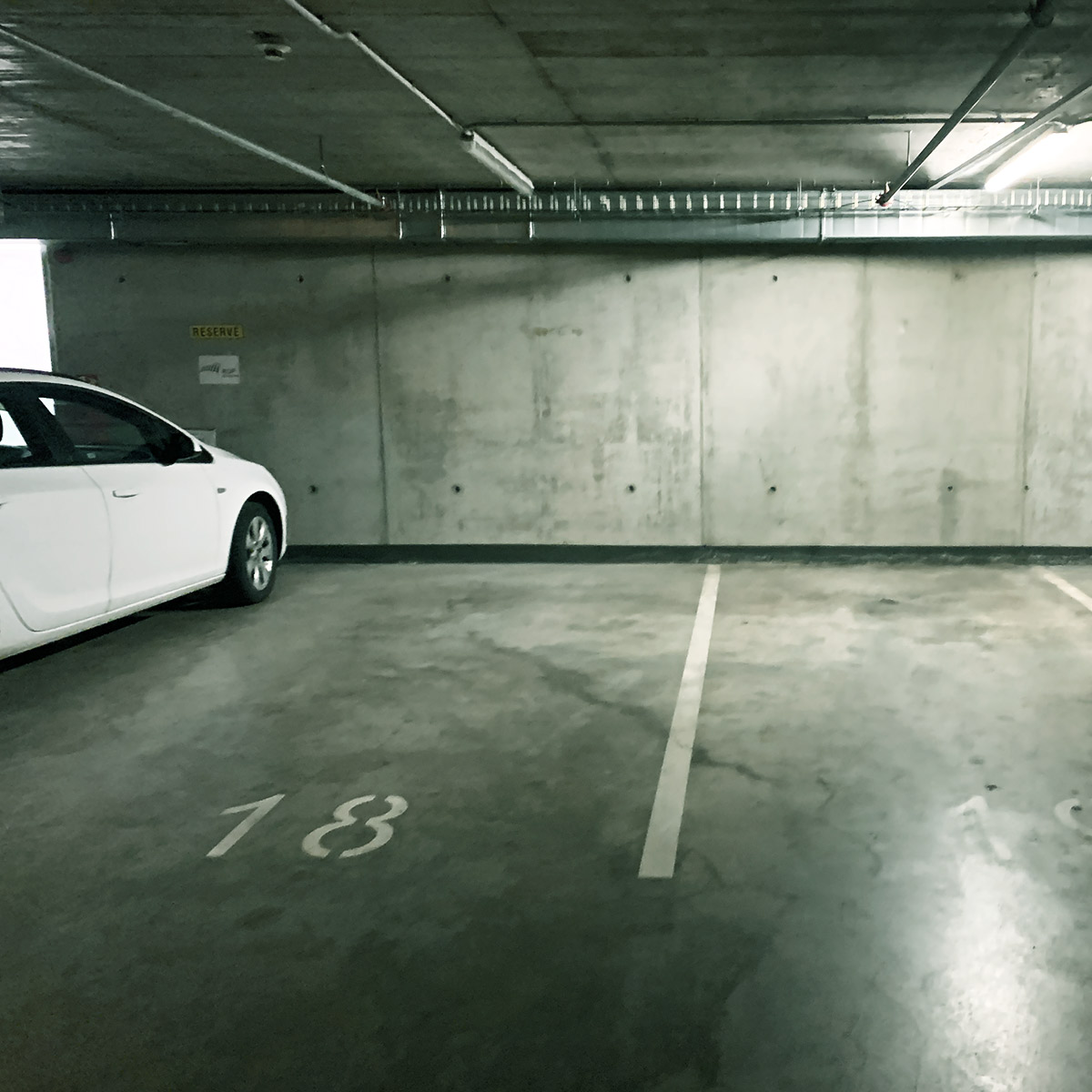 MR.PARKIT - Parking Brno Hotel Continental foto 2
