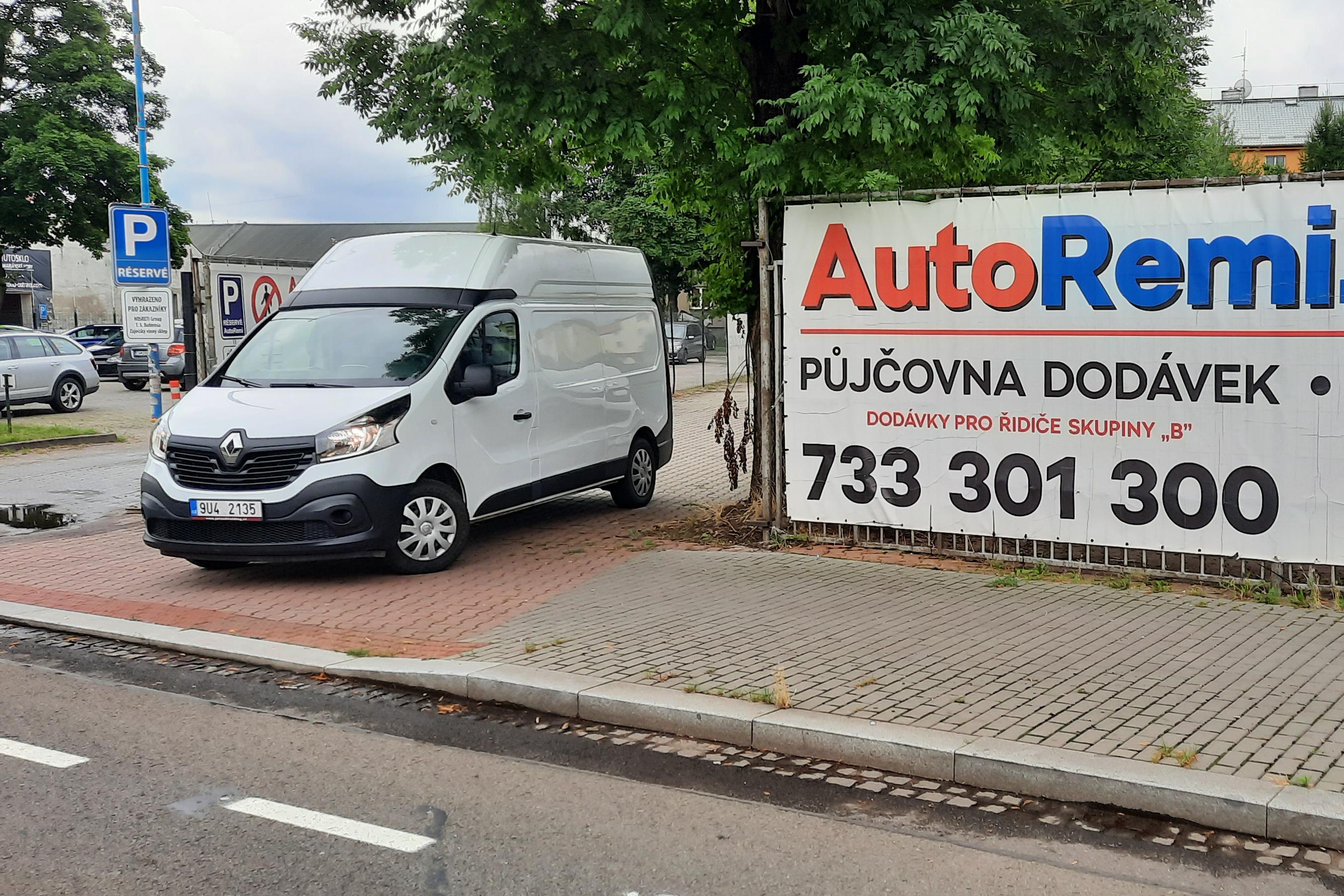 Pronájem: Renault Trafic L2H2 Střední dodávka 2,9m