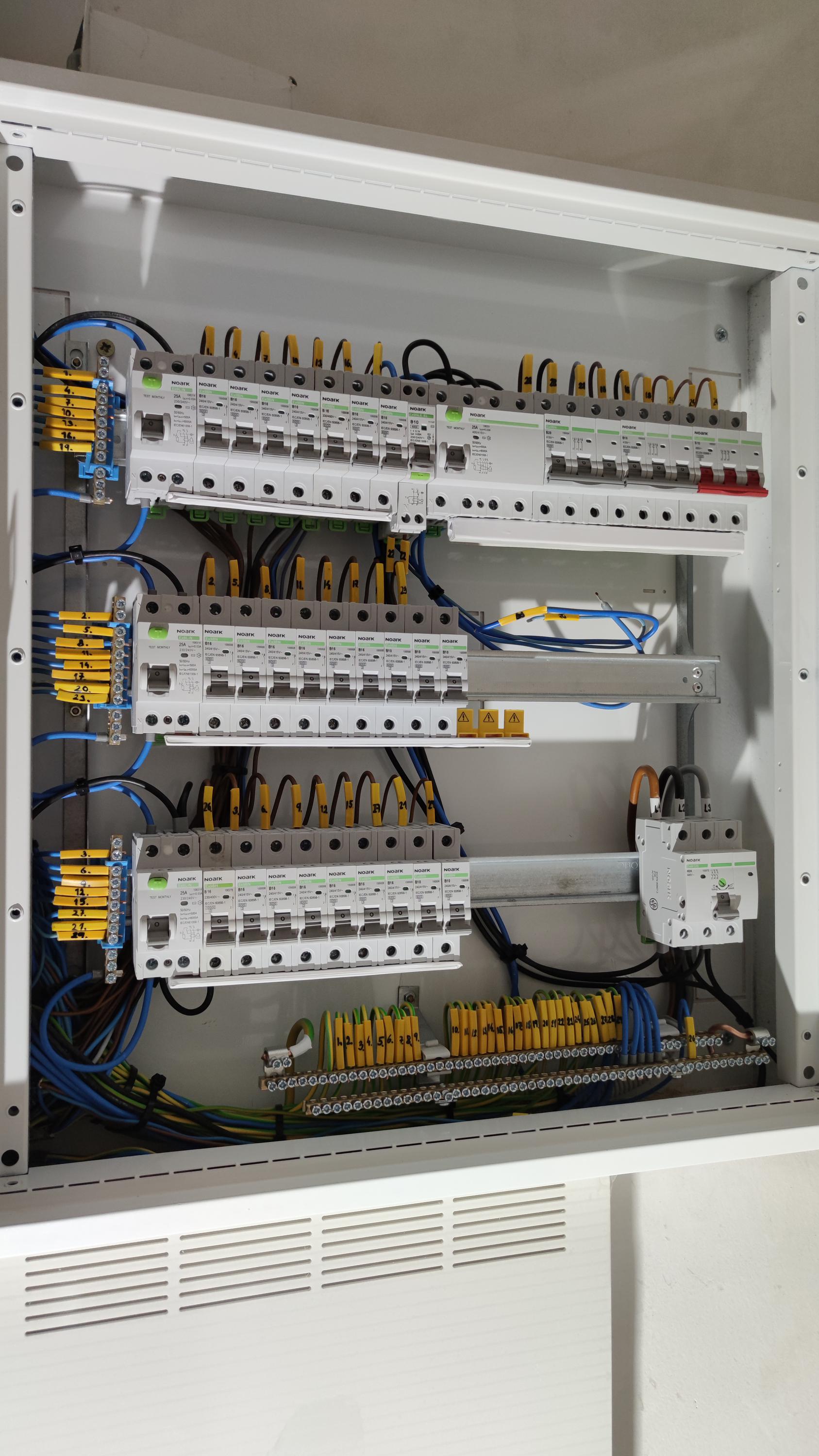 Petr Soviar - elektroinstalace, hromosvody foto 3