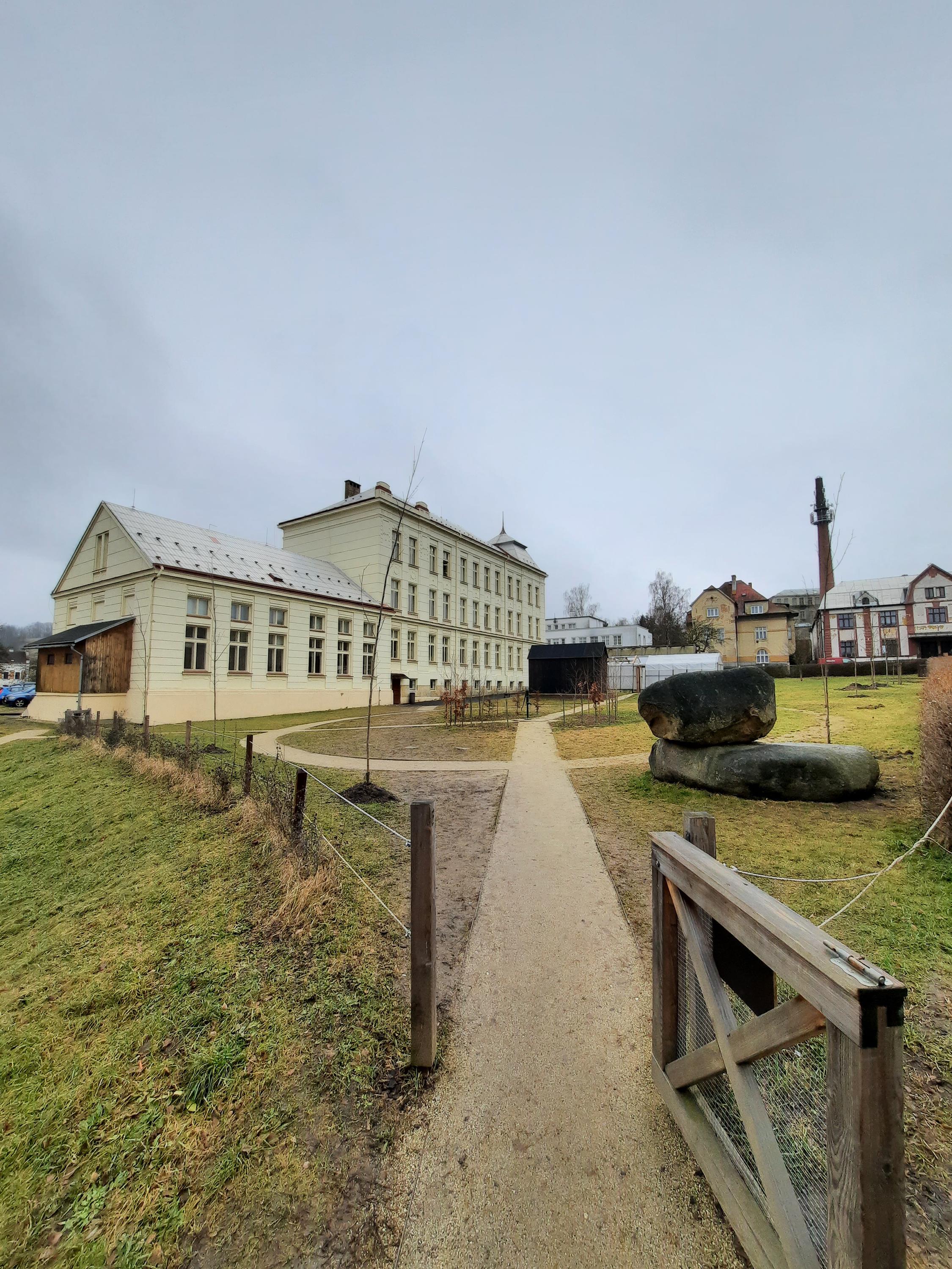 Základní škola T. G. Masaryka a gymnázium Česká Kamenice foto 2