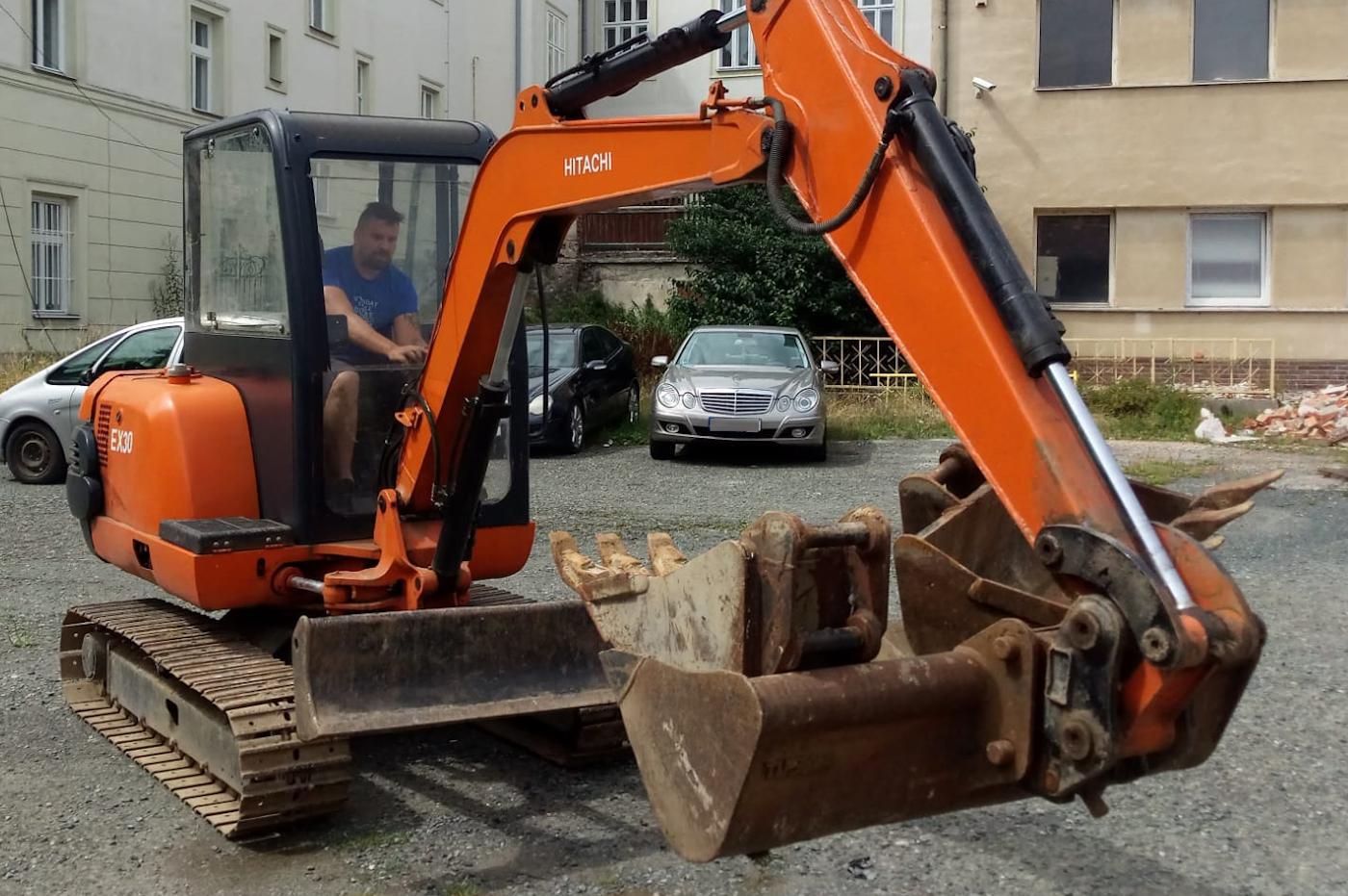 Zemní práce bagrem - Filplot.cz