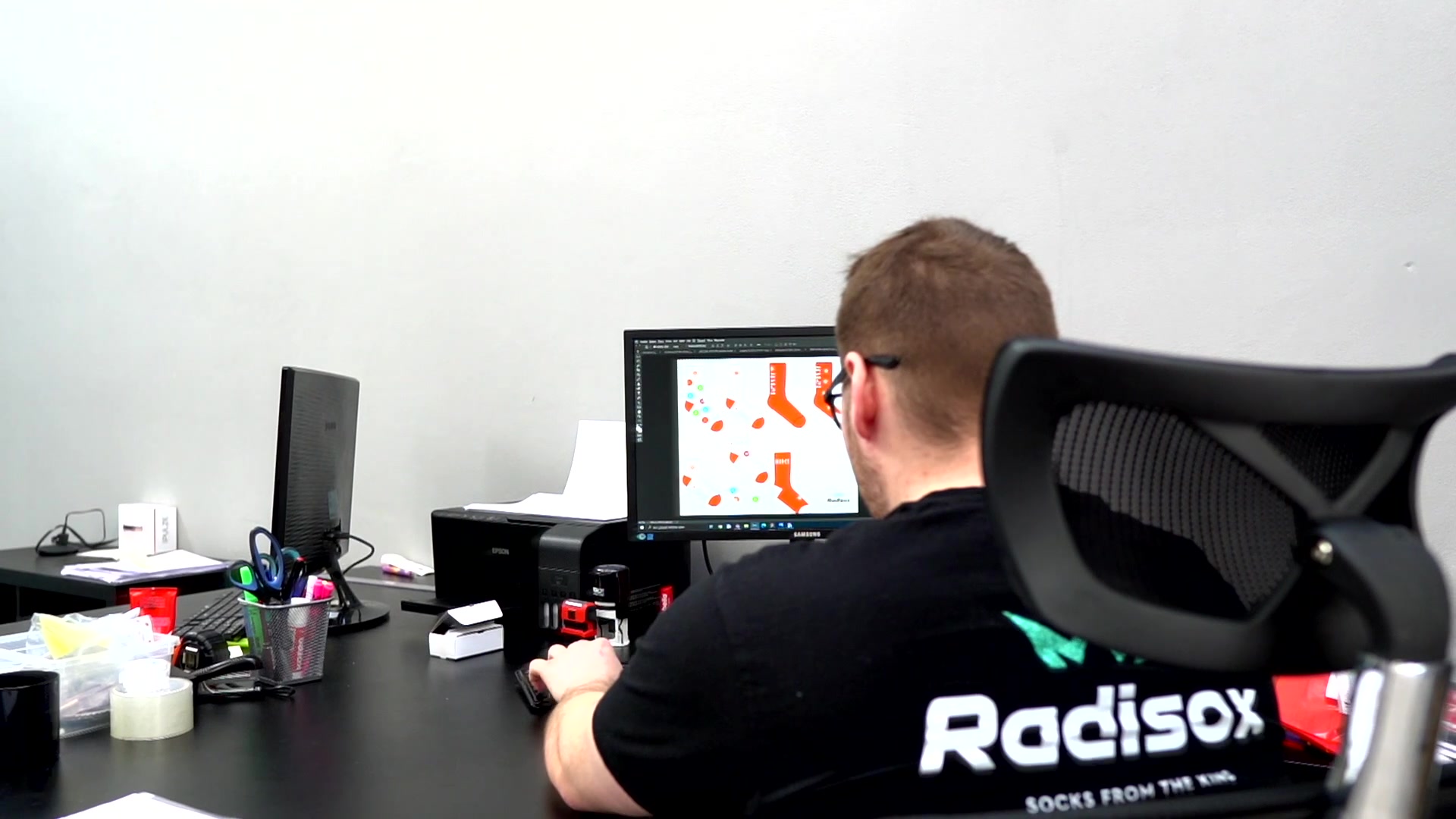 Radisox s.r.o. Zákázková výroba ponožek foto 2 (náhled videa)