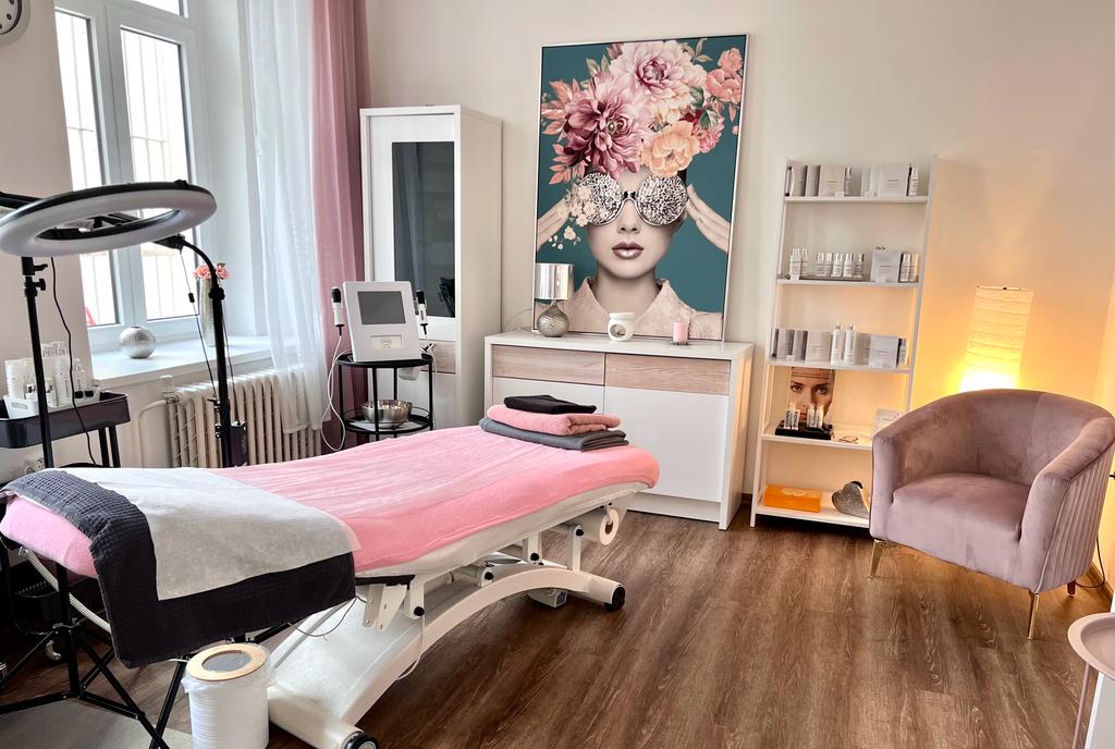 Dana Křivánková - Permanentní make-up / kosmetika / prodlužování řas foto 2