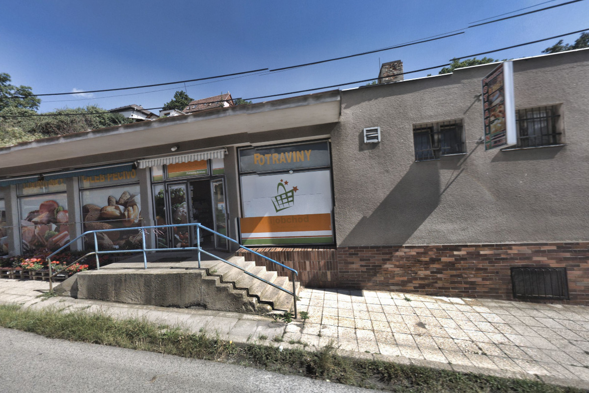 Potraviny Hálkova 	974 foto 2