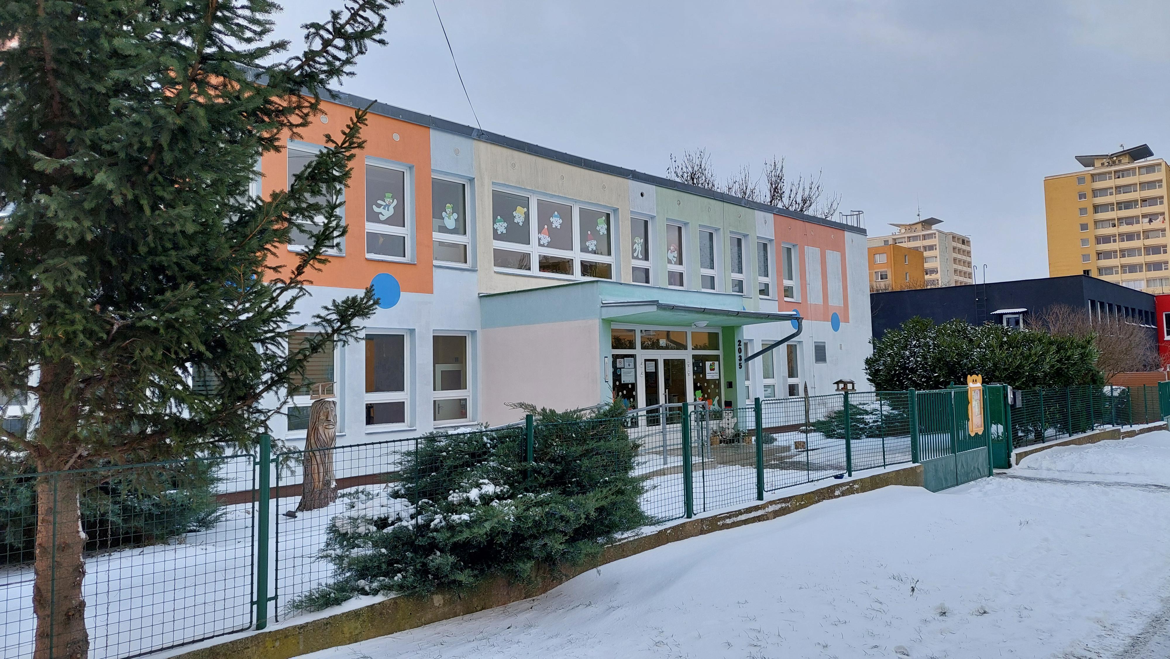 ZŠ a MŠ Litvínov, Čapkova foto 4