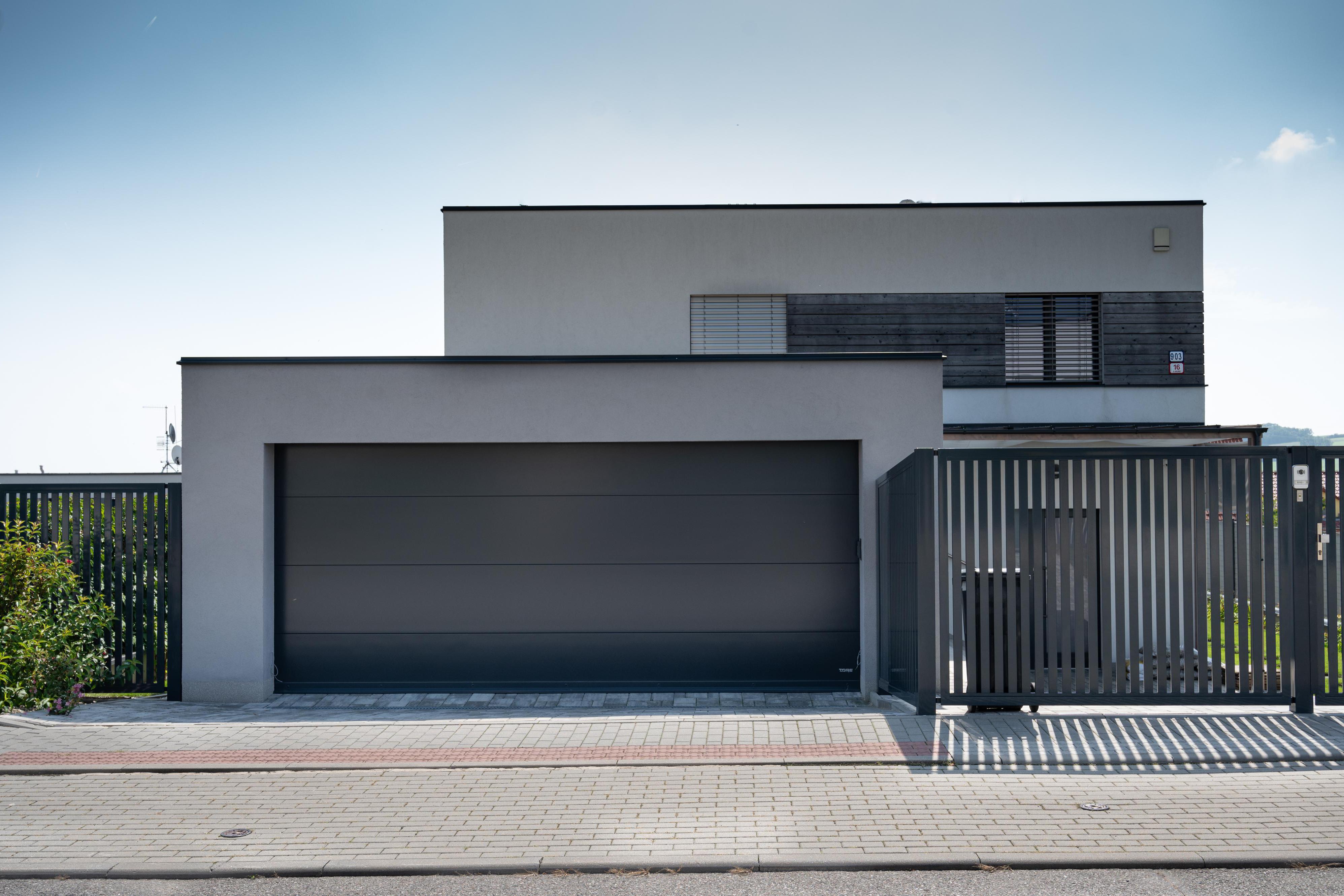 IDEÁLNÍ VRATA s.r.o.