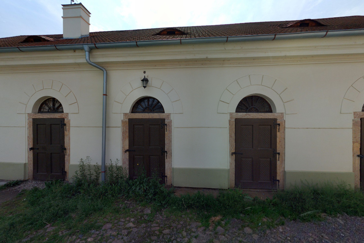 Tree Smoke Lounge & Bar