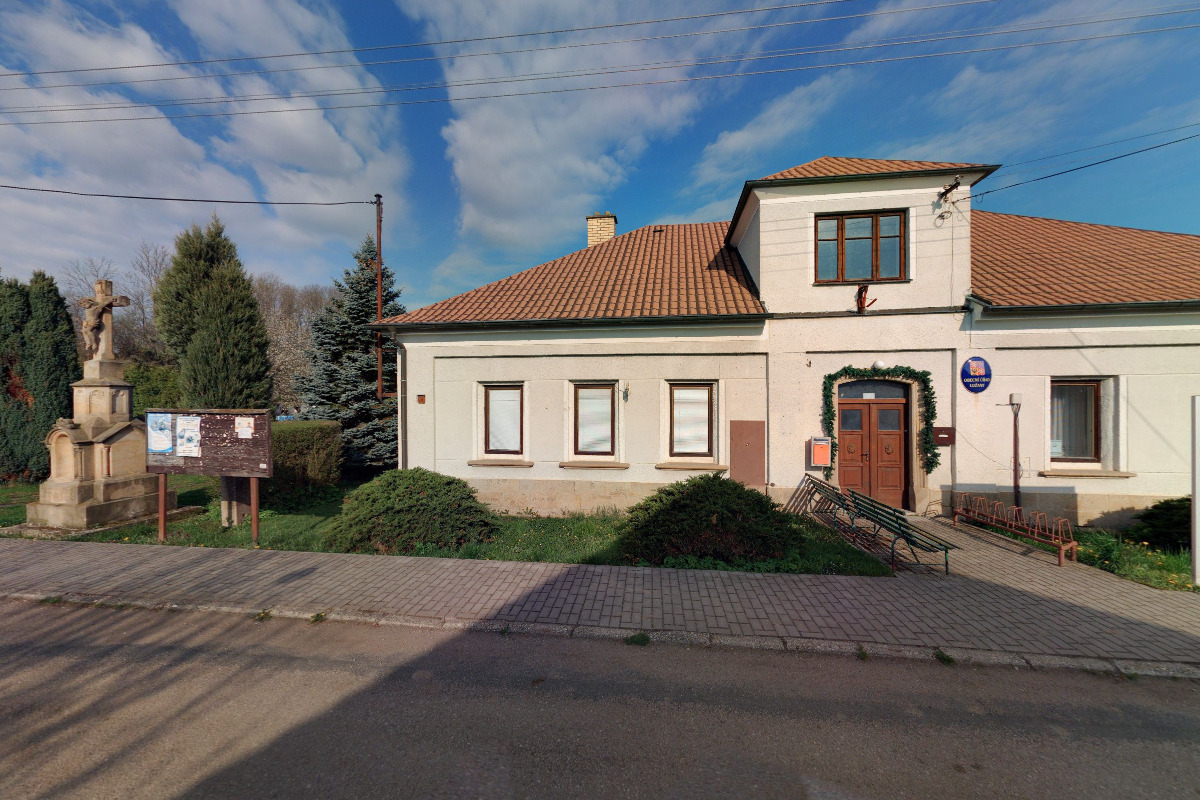 Lužany - obecní úřad foto 4