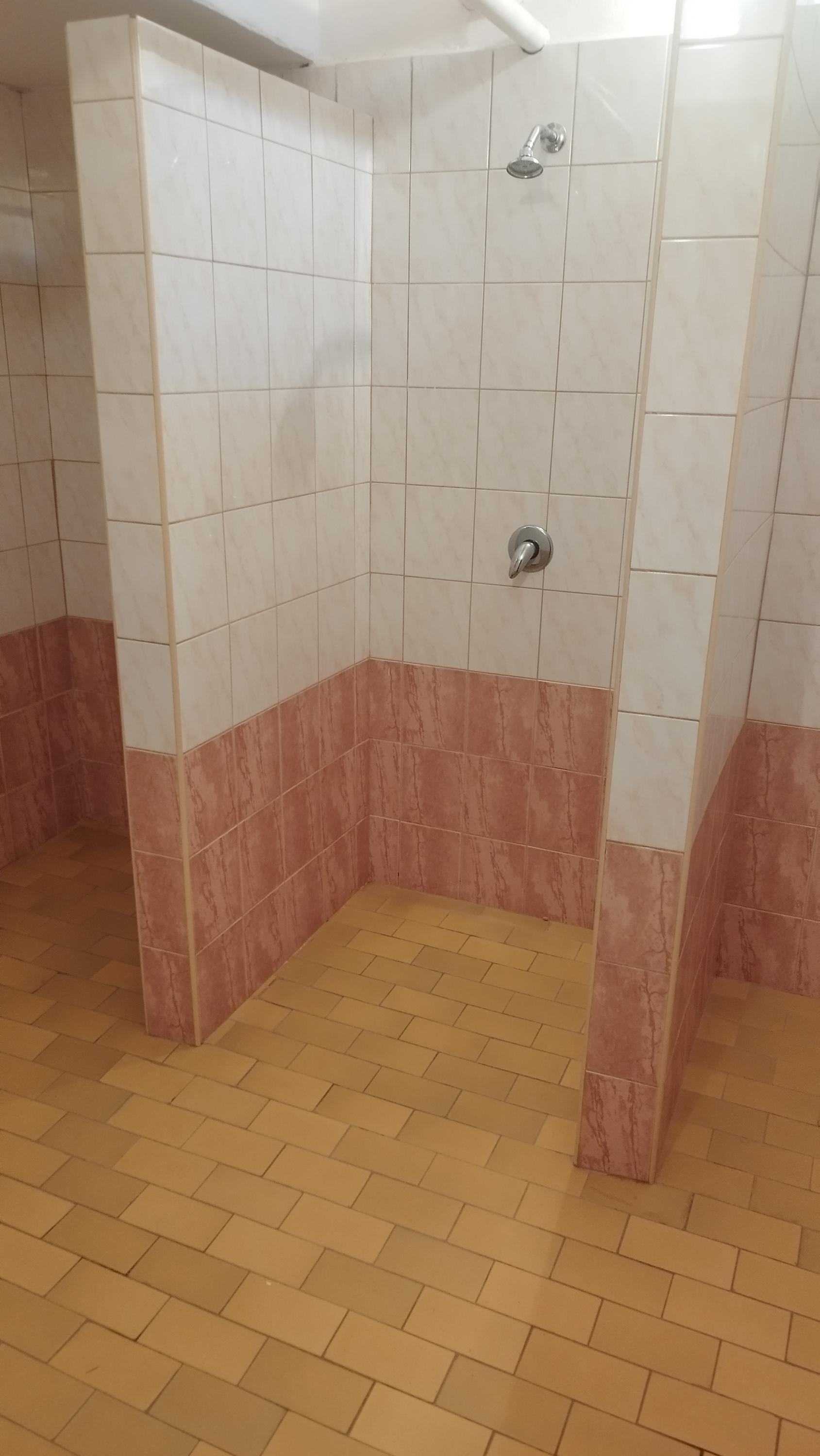 Obec Libouchec - sportovní hala foto 6