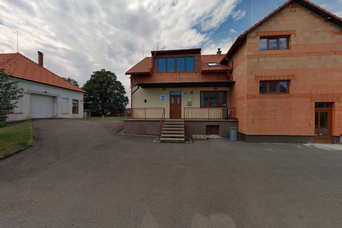 Svépravice - obecní úřad foto 4