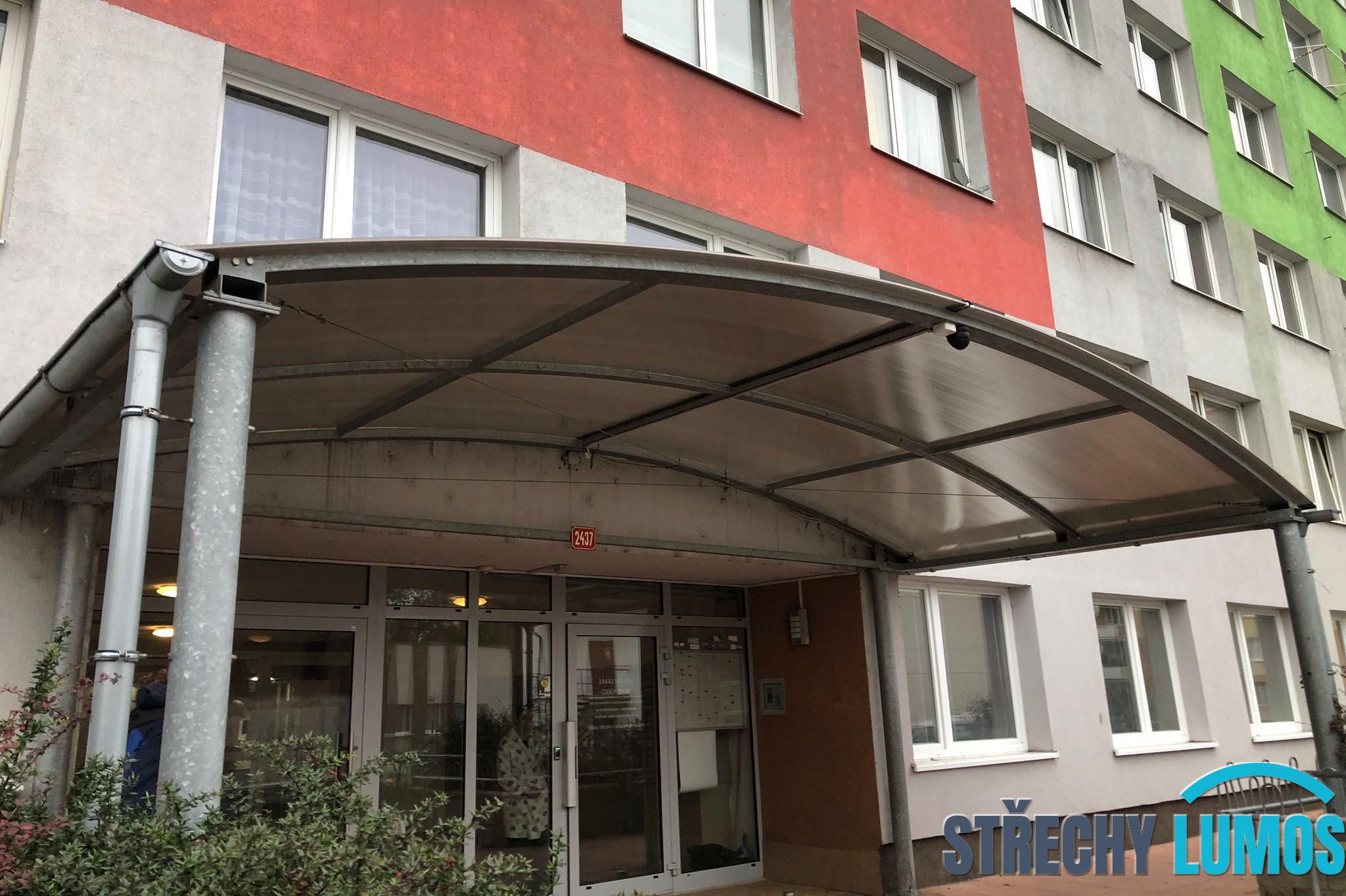 Zastřešení vchodů a balkónů