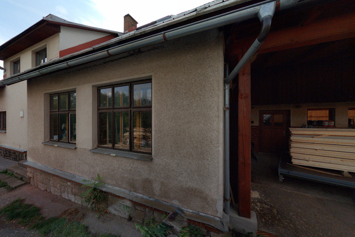 Prodej řeziva u hřbitova