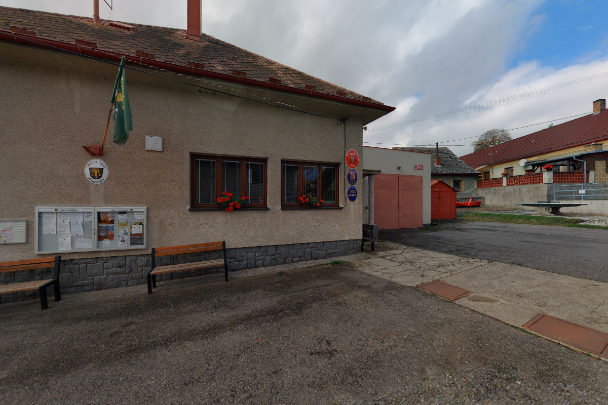 Bukovník - obecní úřad foto 1
