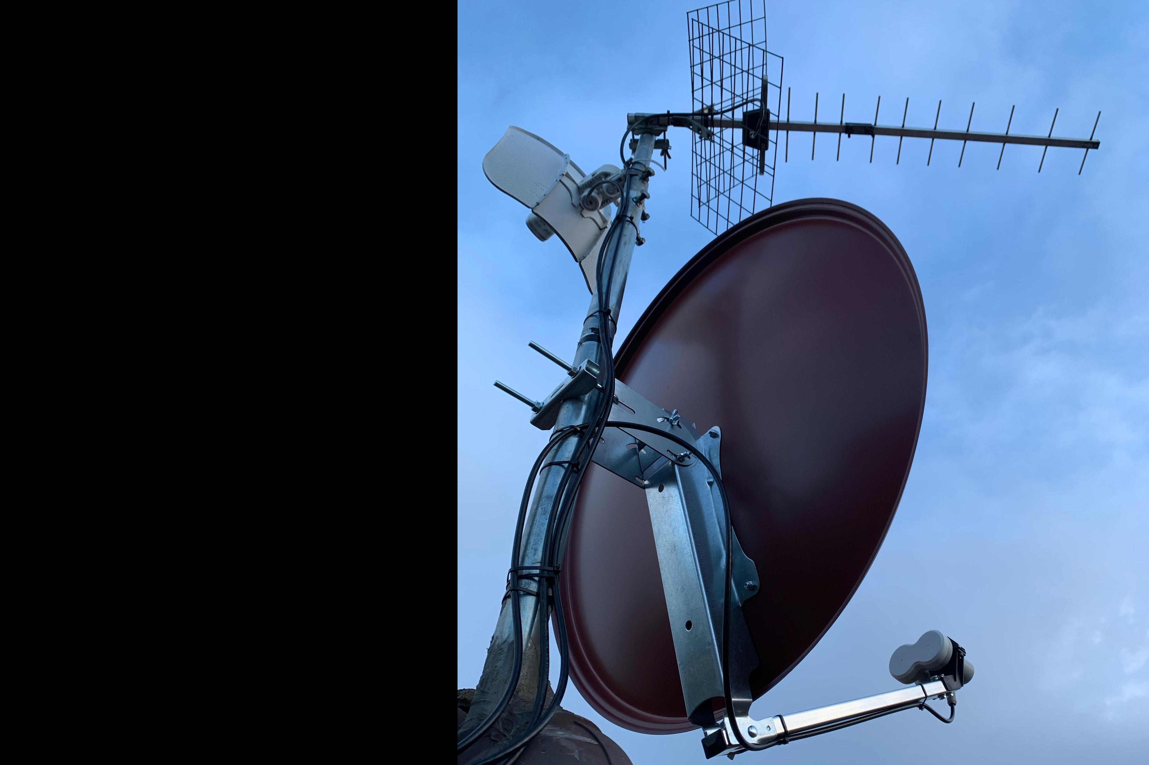 Anténní a satelitní systém.