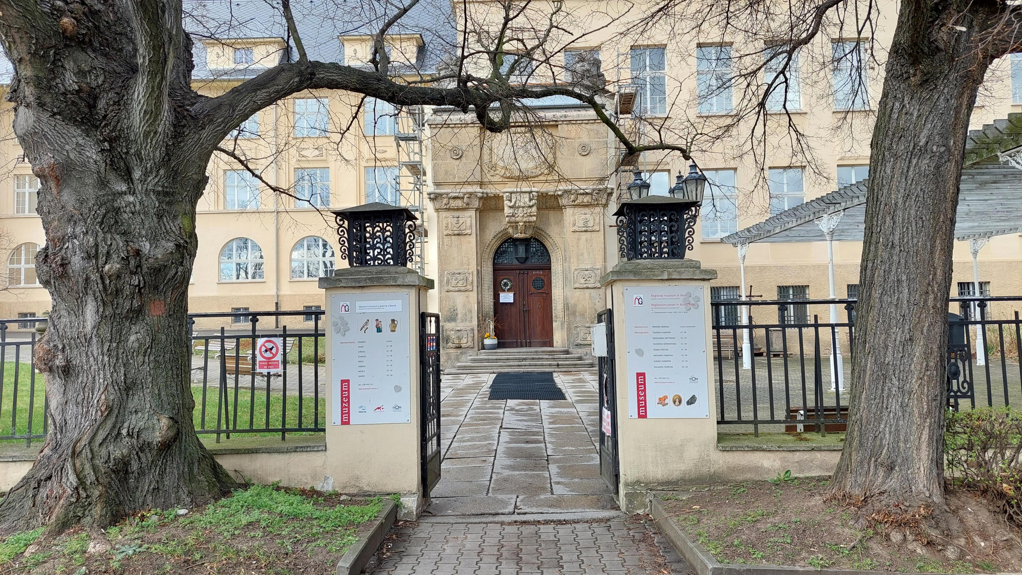 Oblastní muzeum a galerie v Mostě foto 3