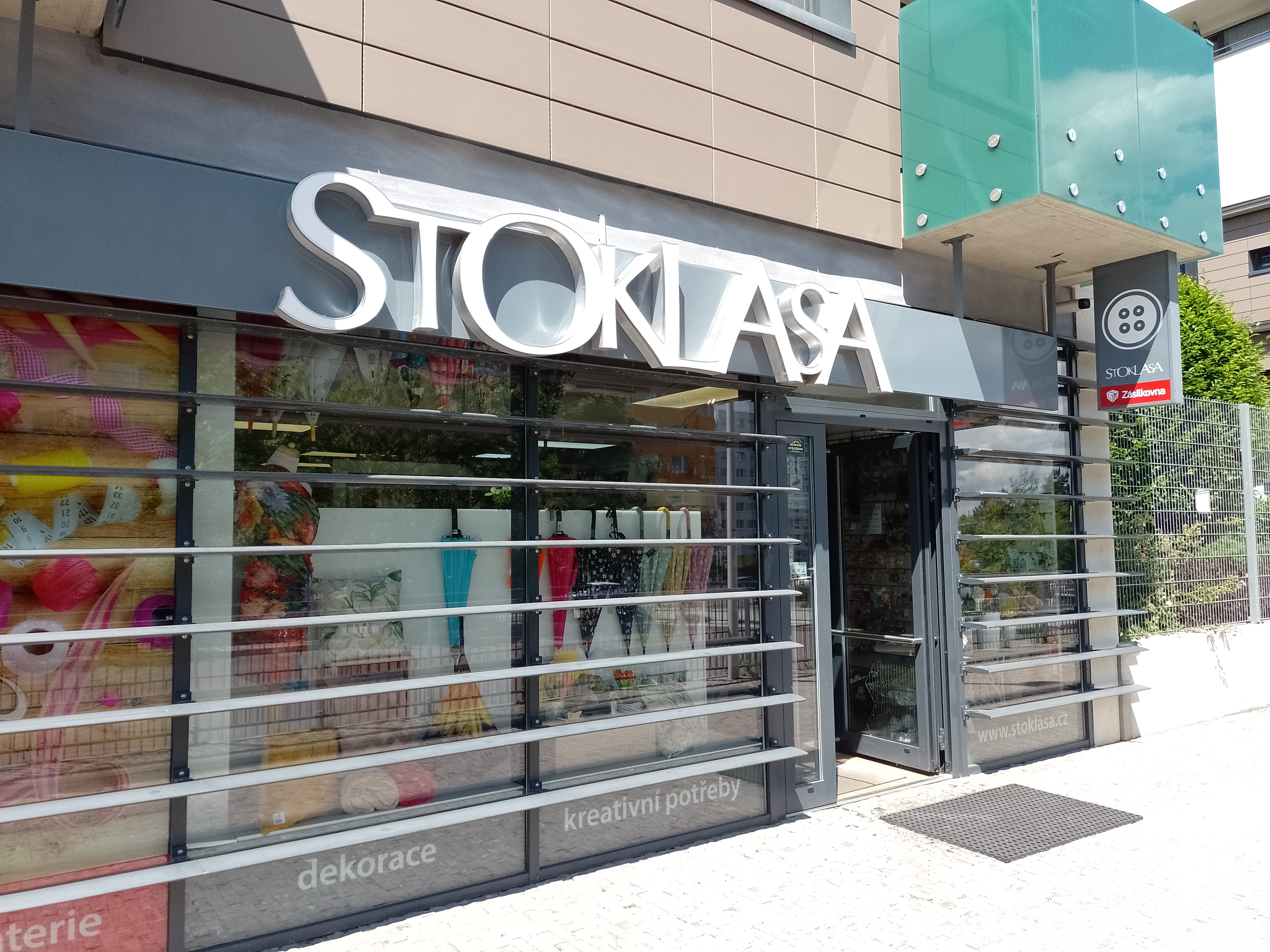 STOKLASA galanterie a látky foto 2