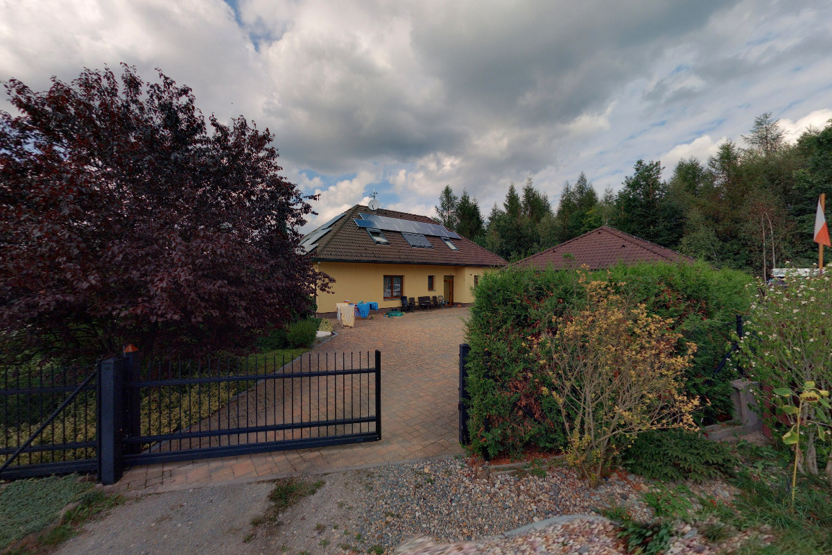 Mgr. LENKA VINTROVÁ, advokátka