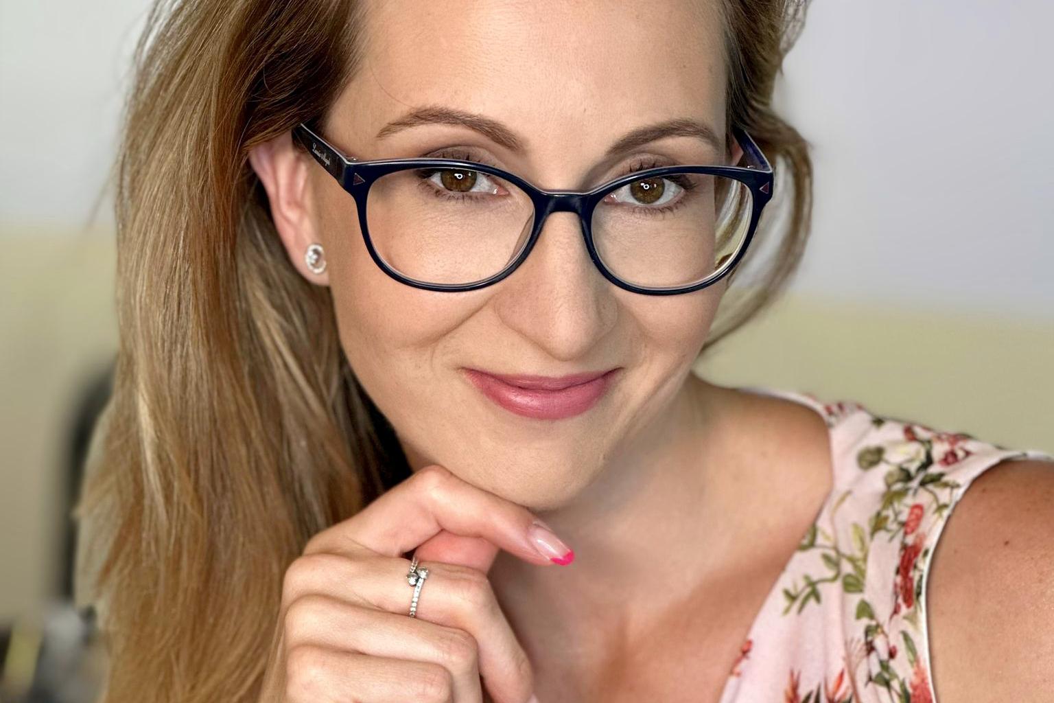 Klára Kuviková, AVON