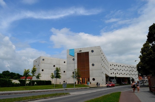 Studijní a vědecká knihovna v Hradci Králové foto 4