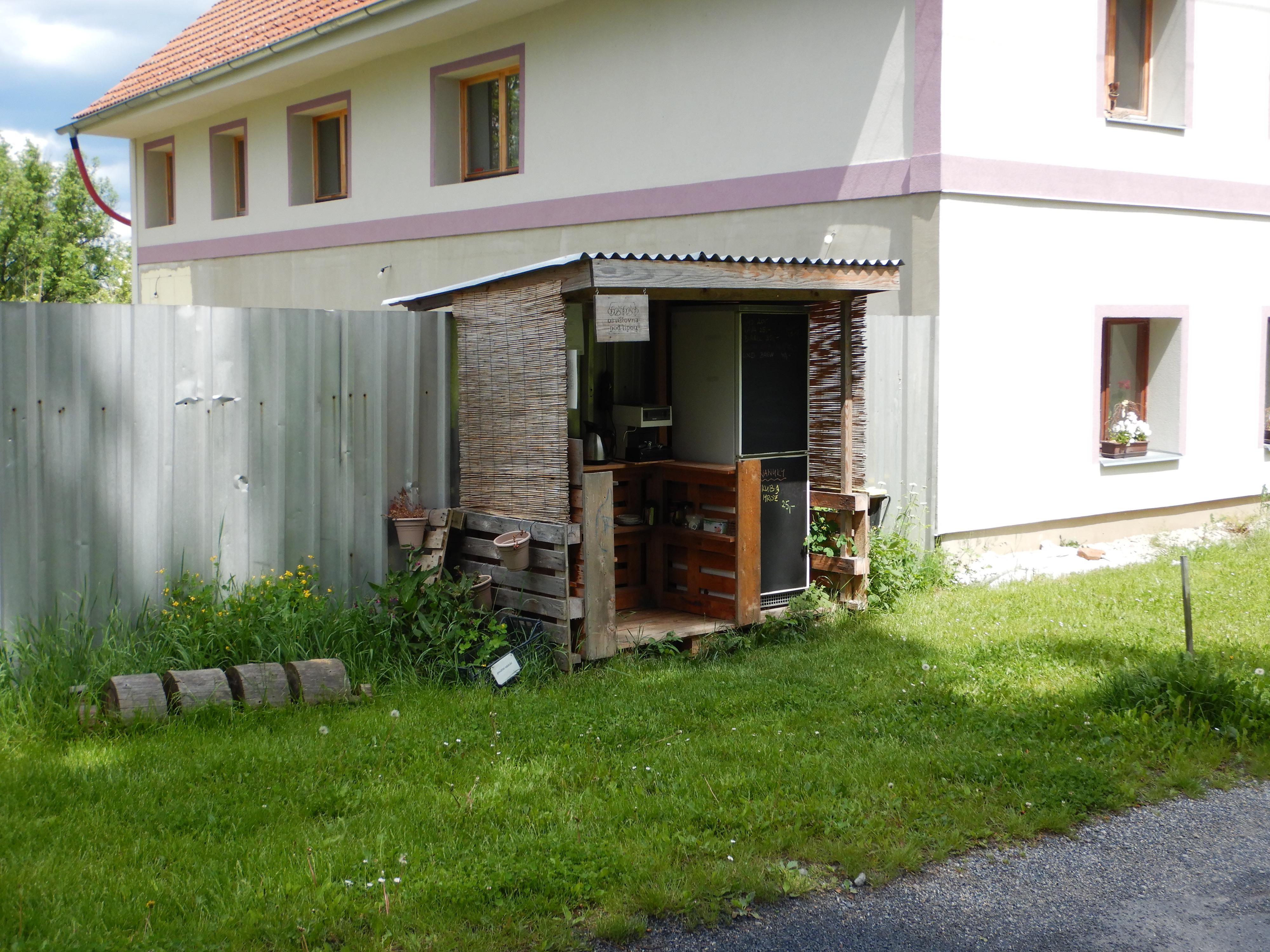 Osvěžovna pod lípou foto 6