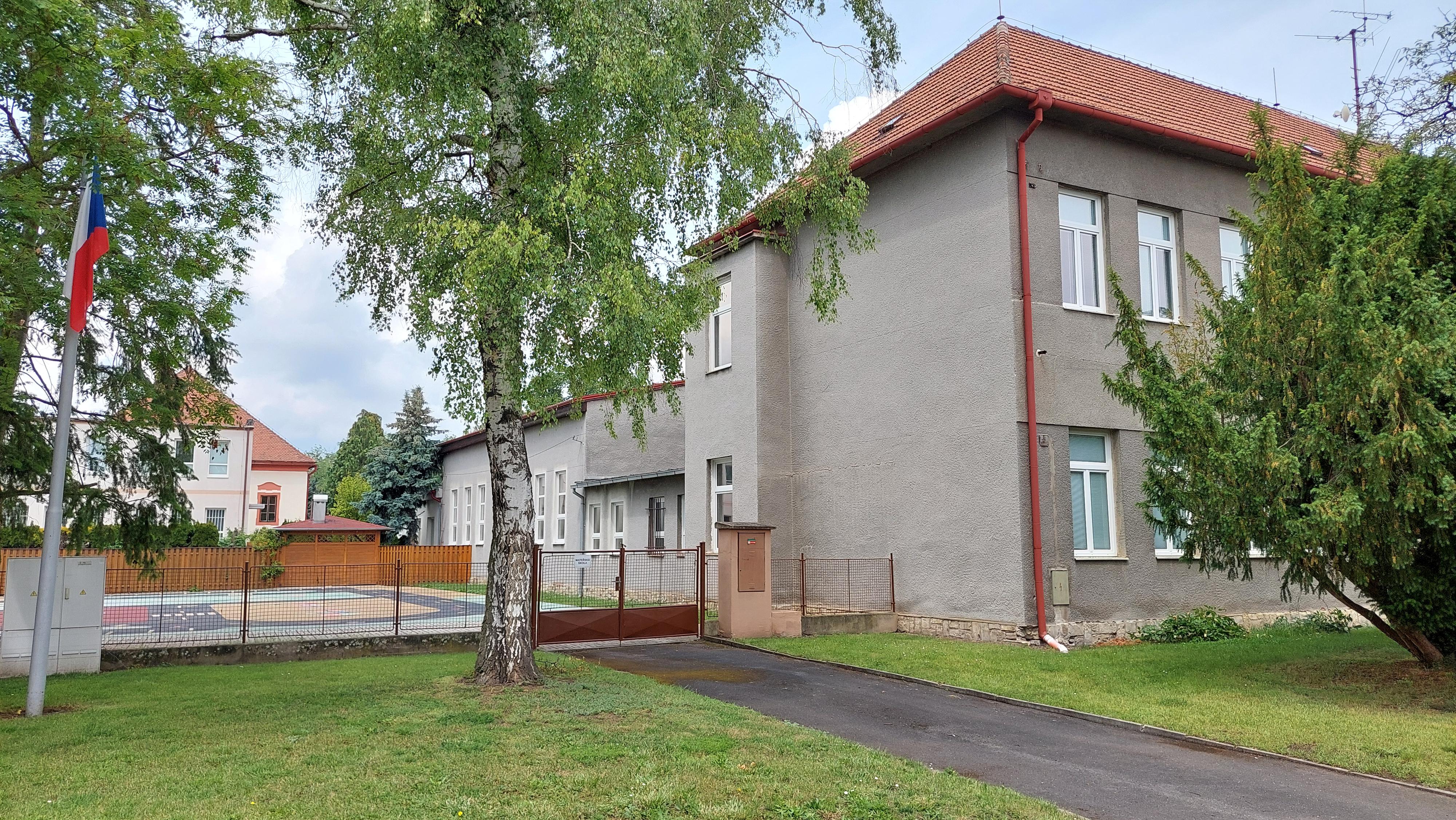 Základní škola Lenešice, okres Louny foto 3