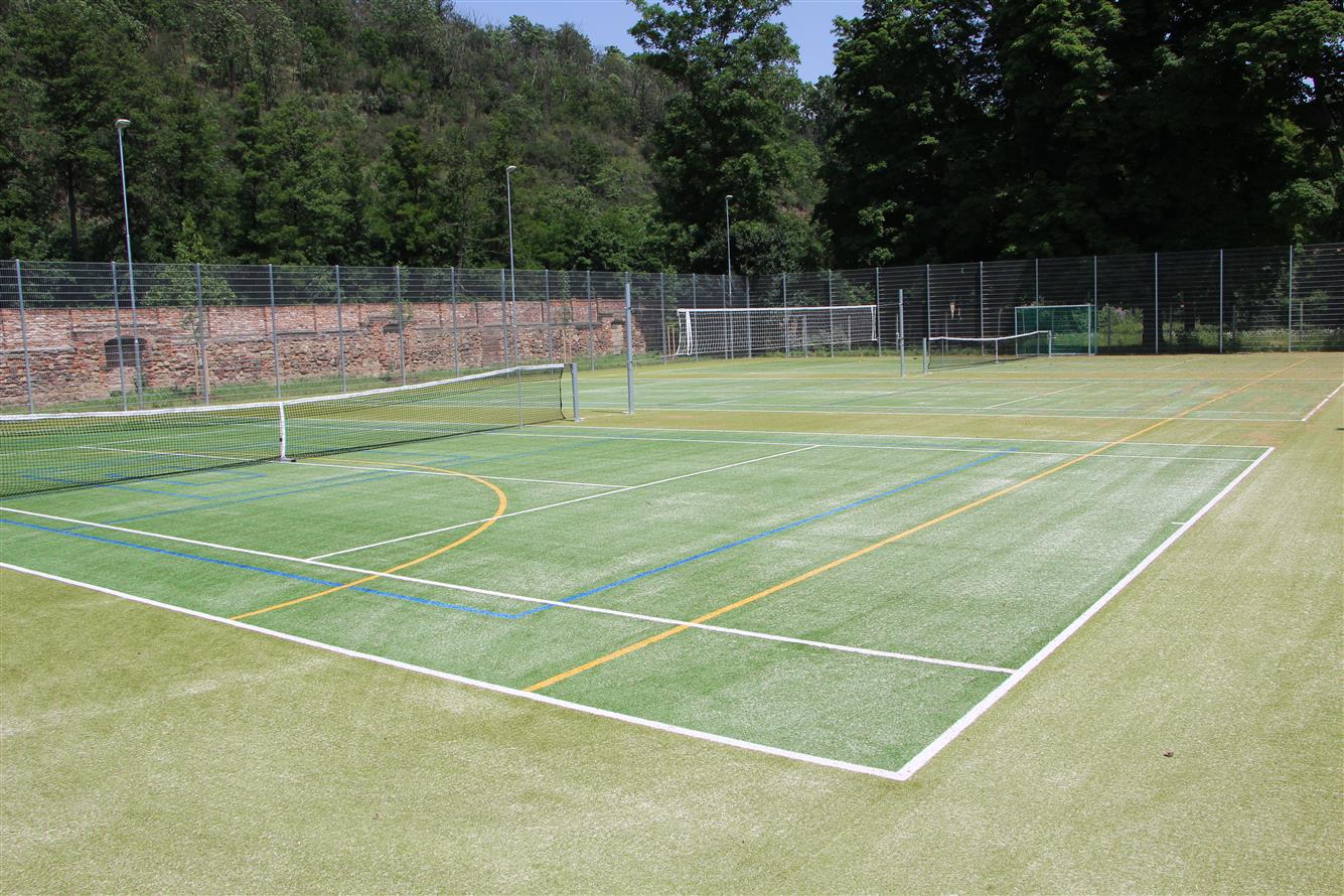 Tenisové kurty - Zámecká zahrada Oslavany foto 2