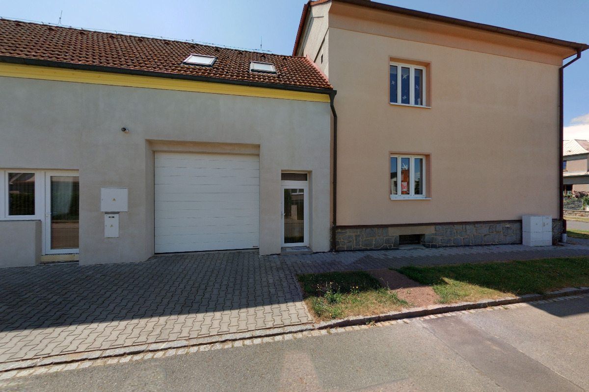 Střední uměleckoprůmyslová škola a Základní umělecká škola Zámeček, s.r.o.