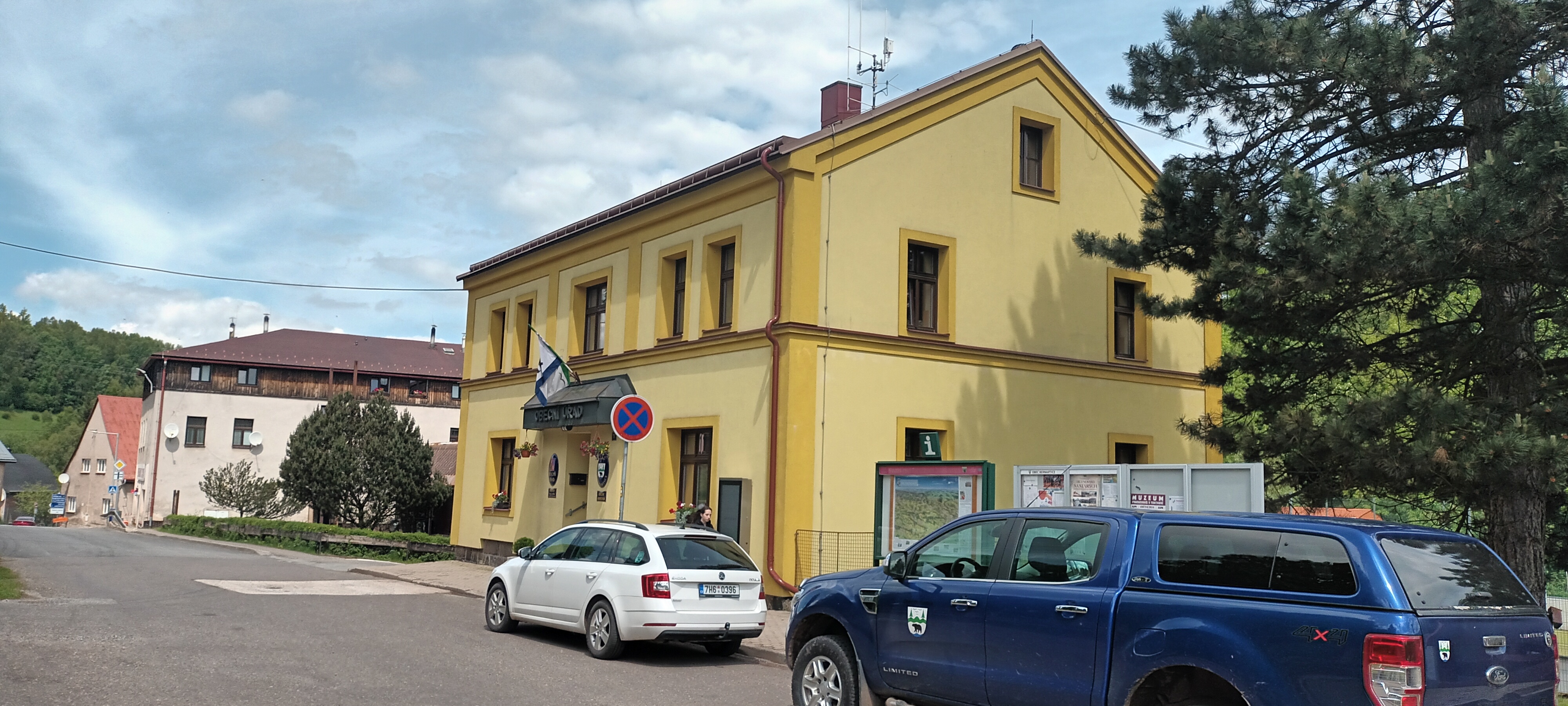Bernartice - obecní úřad foto 3