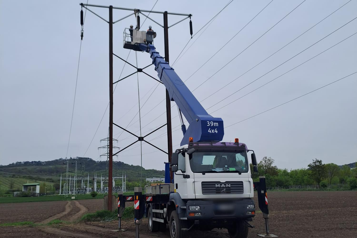 Pronájem vysokozdvižných plošin a bagrů Libor Urbánek