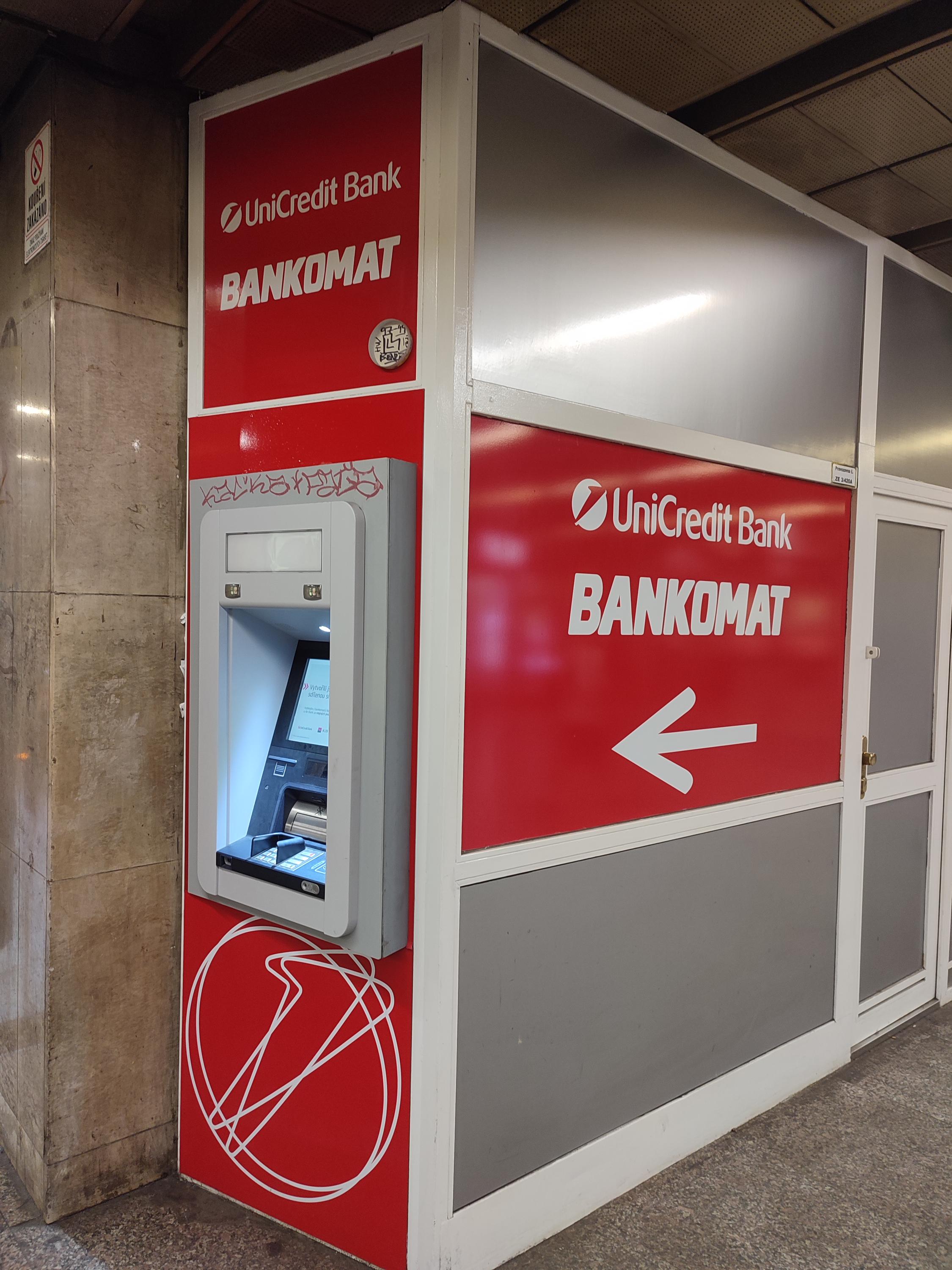 Bankomat UniCredit Bank Czech Republic foto 2