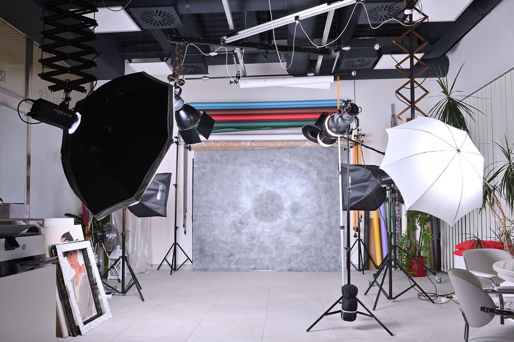 FAST SHOTS | fotoateliér | fotograf | vizážistka | kurzy focení