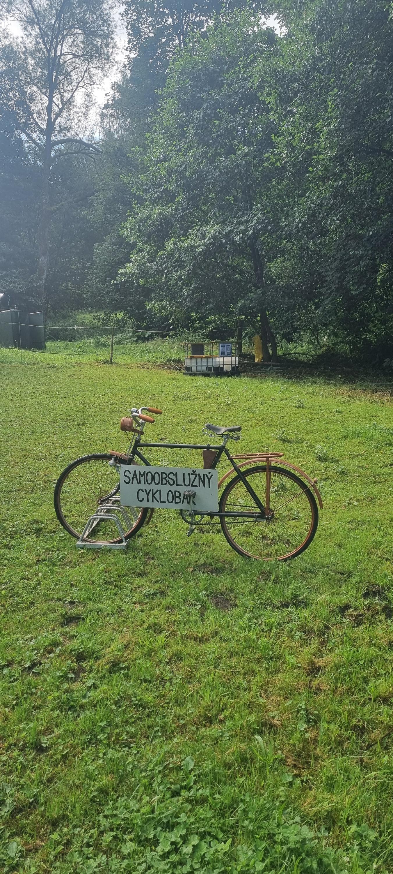 Samoobslužný cyklobar u Rudoltické myslivny foto 4