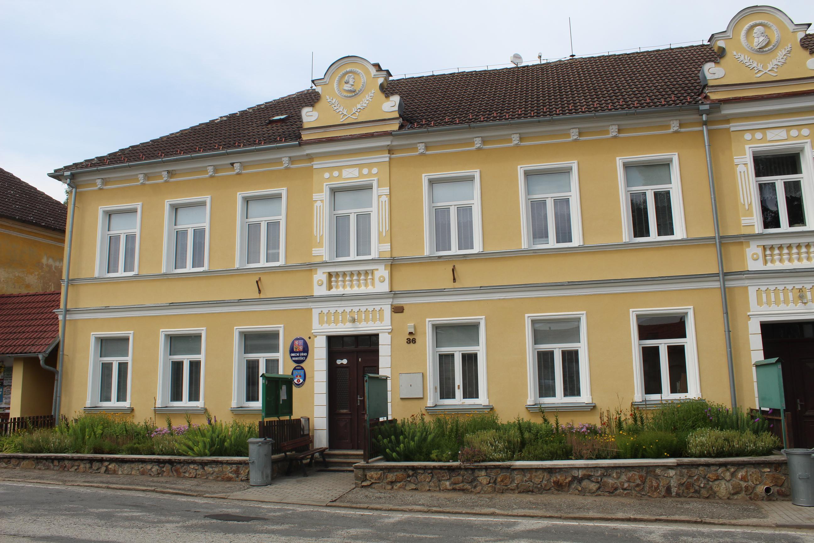 Drahotěšice - obecní úřad foto 2