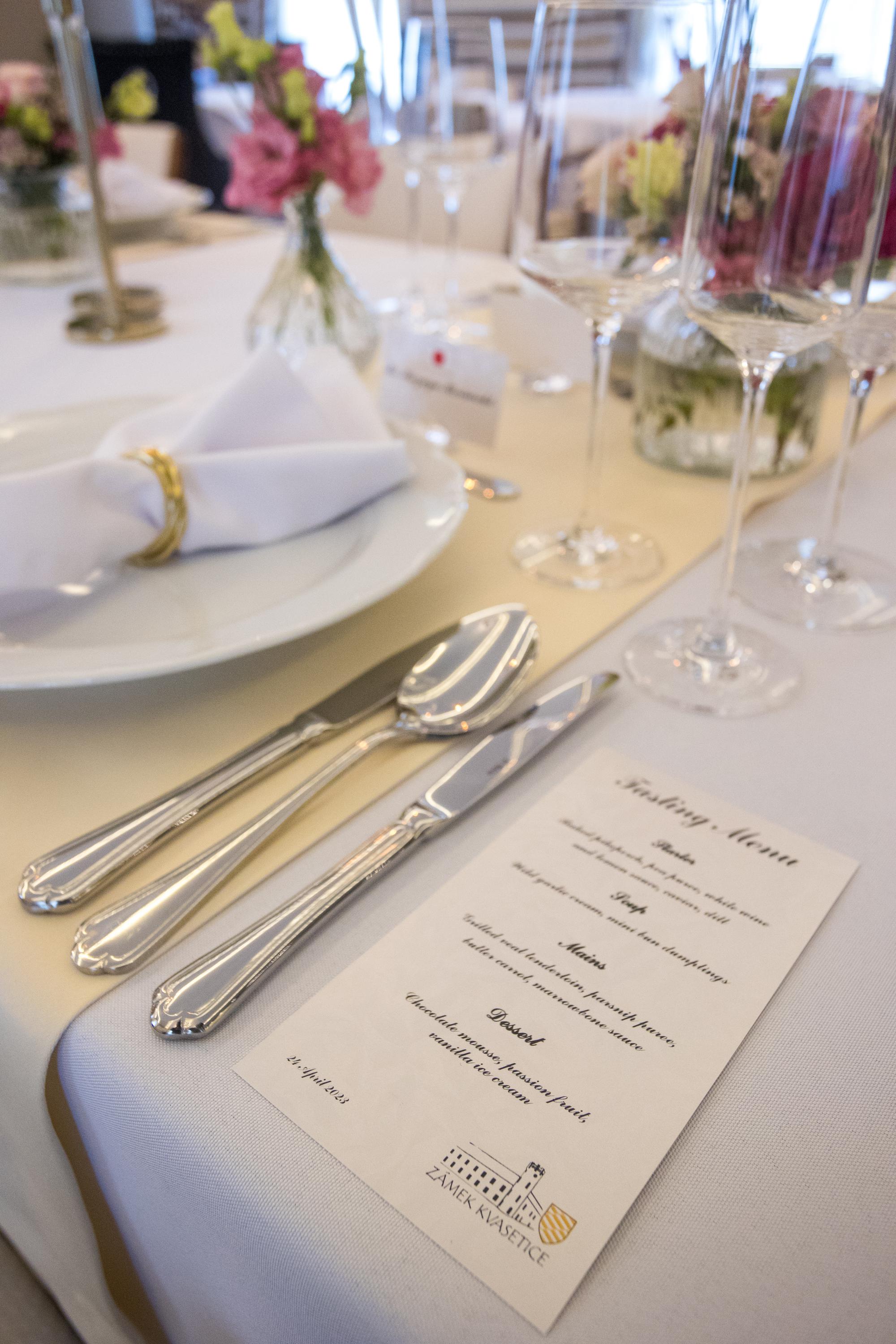 Zámek Kvasetice foto 2