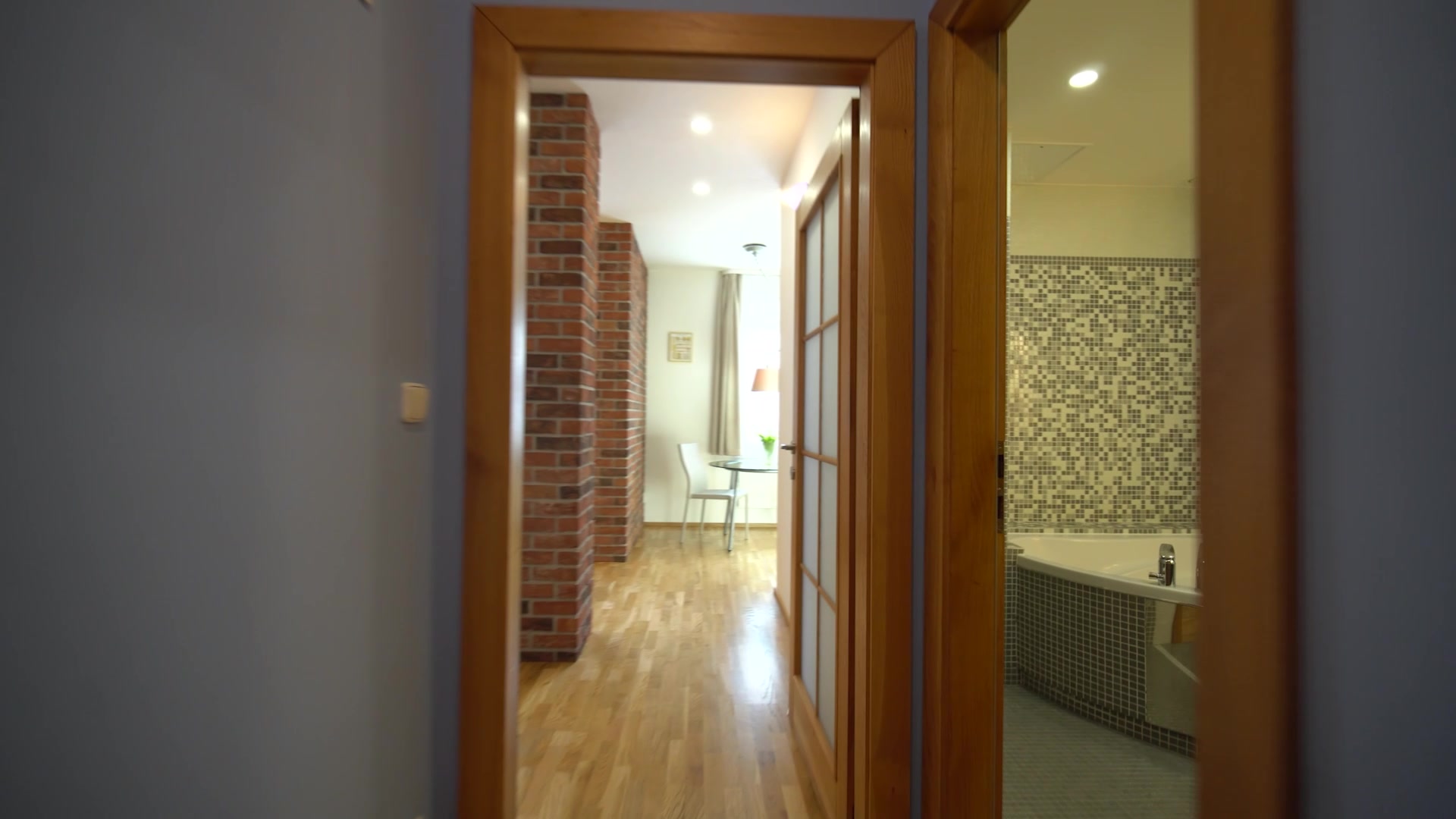 Věra Jesenská - realitní makléřka RE/MAX Alfa foto 2 (náhled videa)