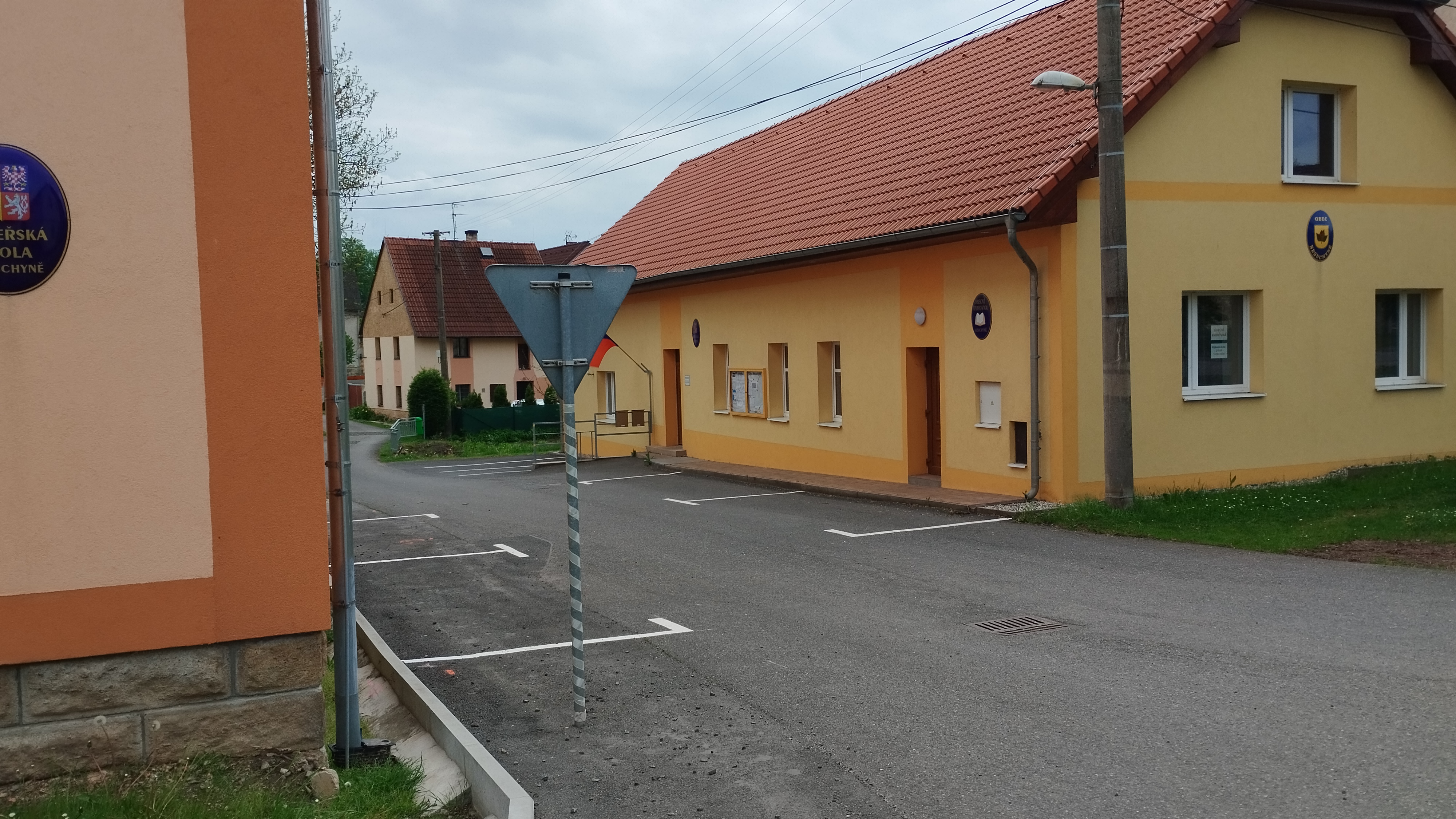 Nesuchyně - obecní úřad foto 4