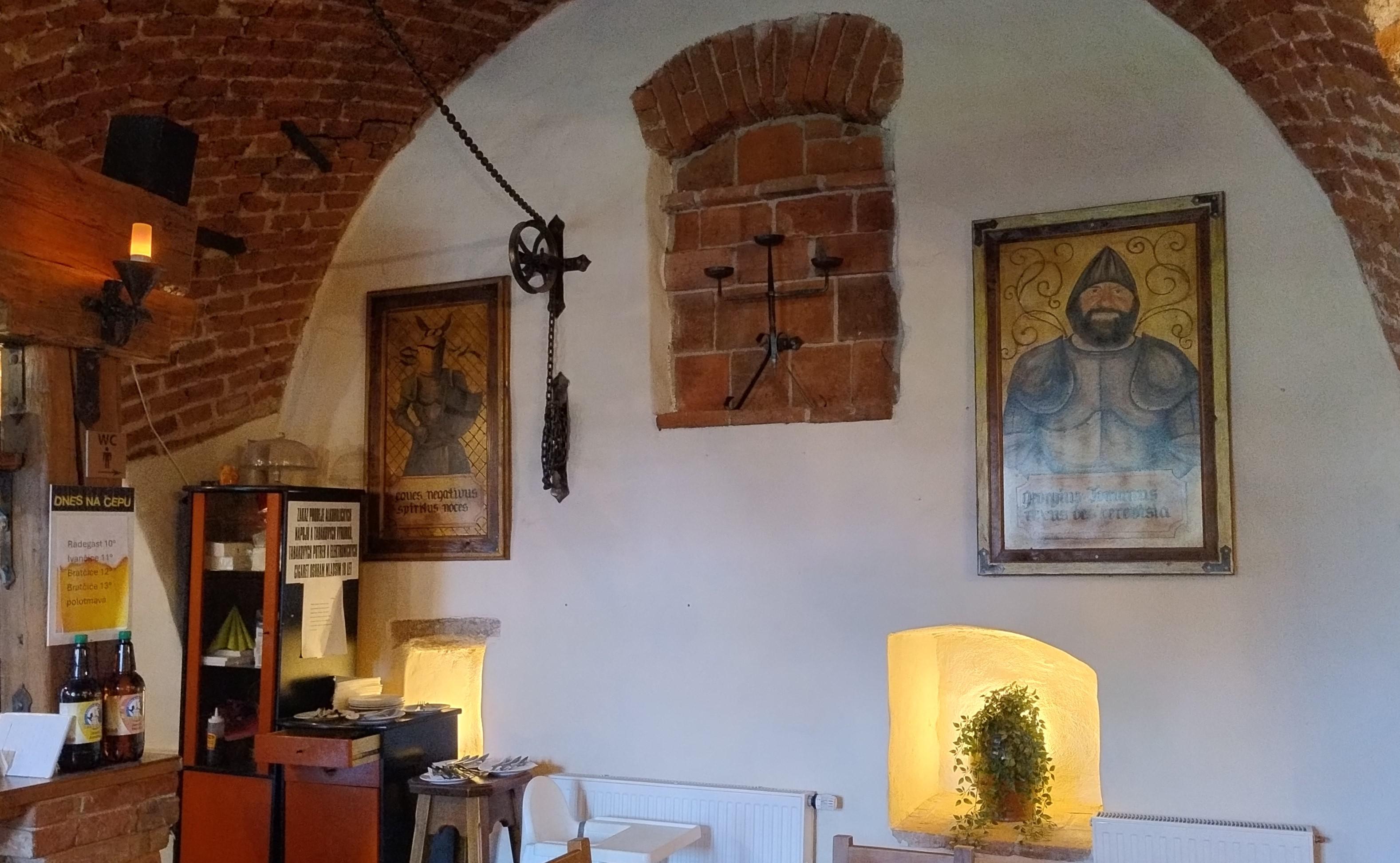 Zámecká restaurace Oslavany foto 4