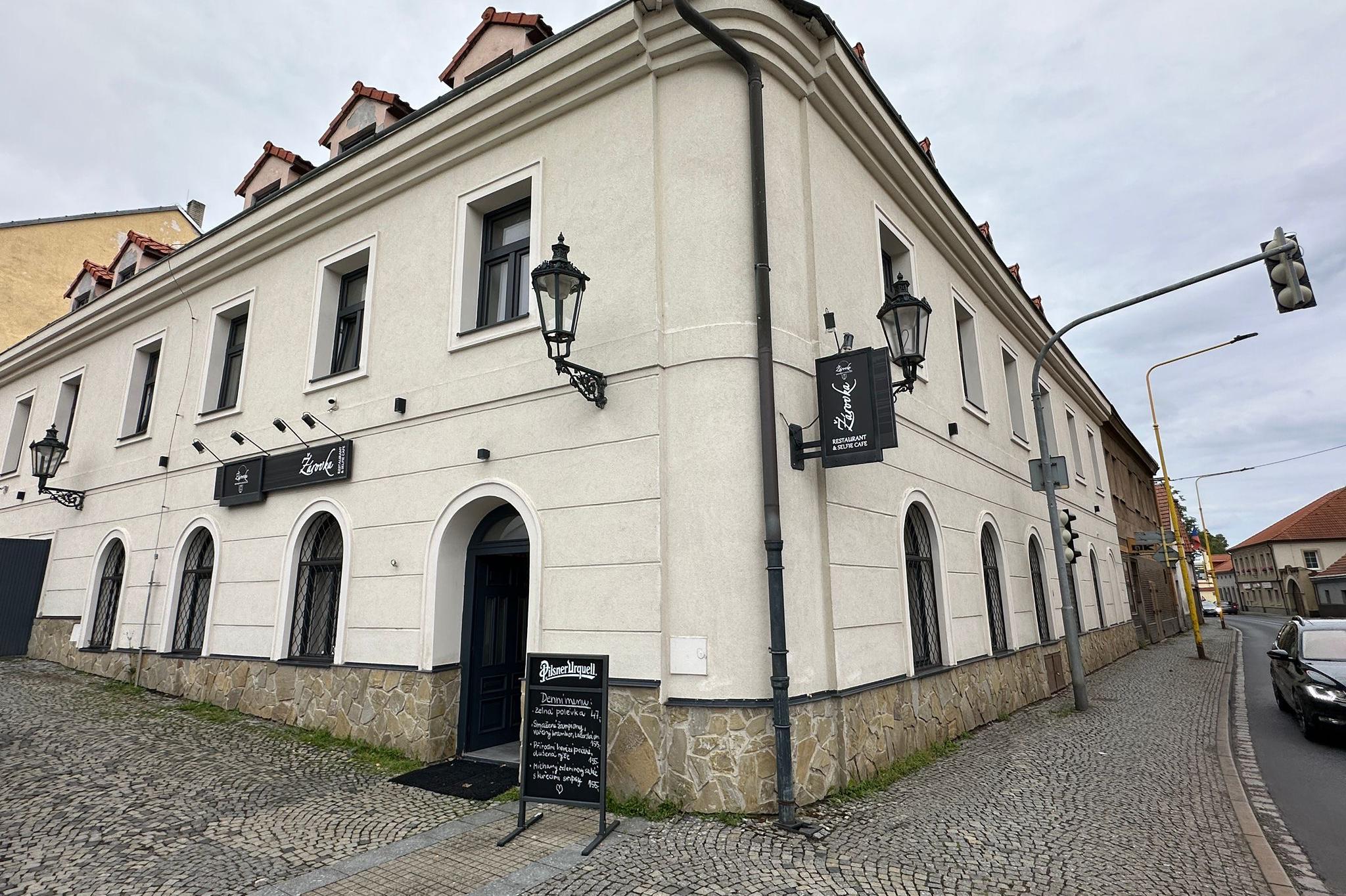 Restaurace a Selfie Cafe Žárovka