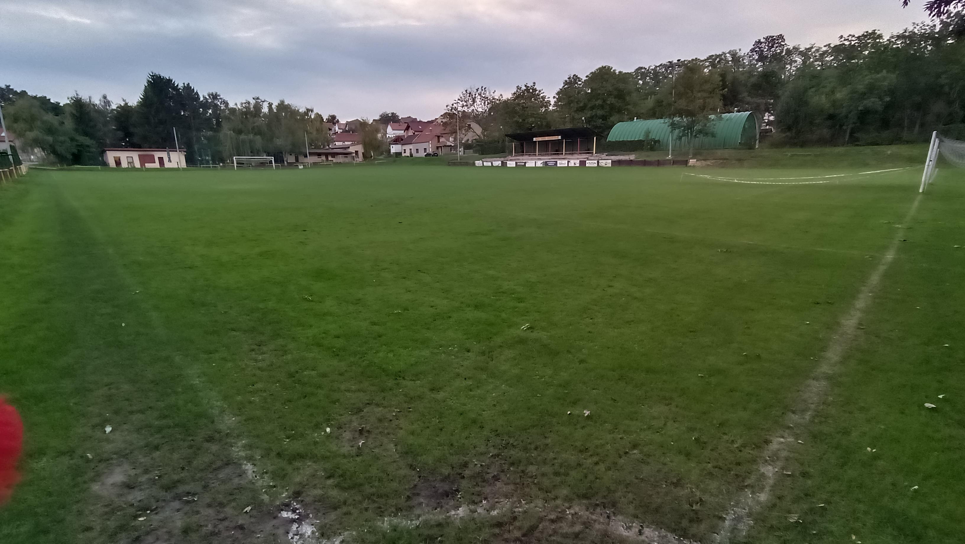 Fotbalové hřiště TJ Sokol Holubice foto 2