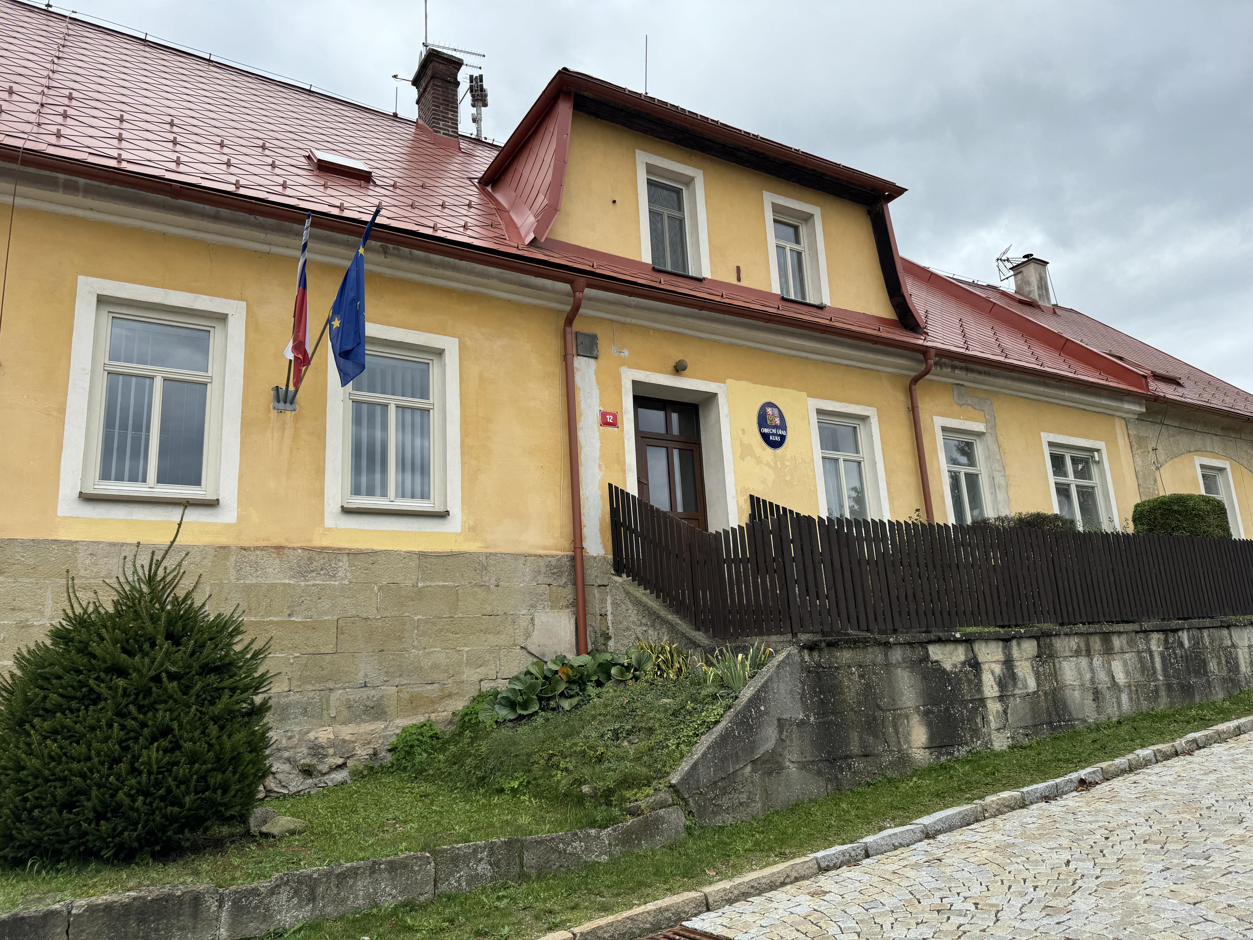 Kuks - obecní úřad foto 2