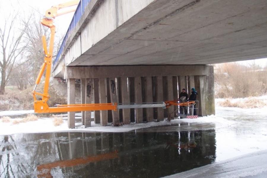 Máme k dispozici podmostovou plošinu