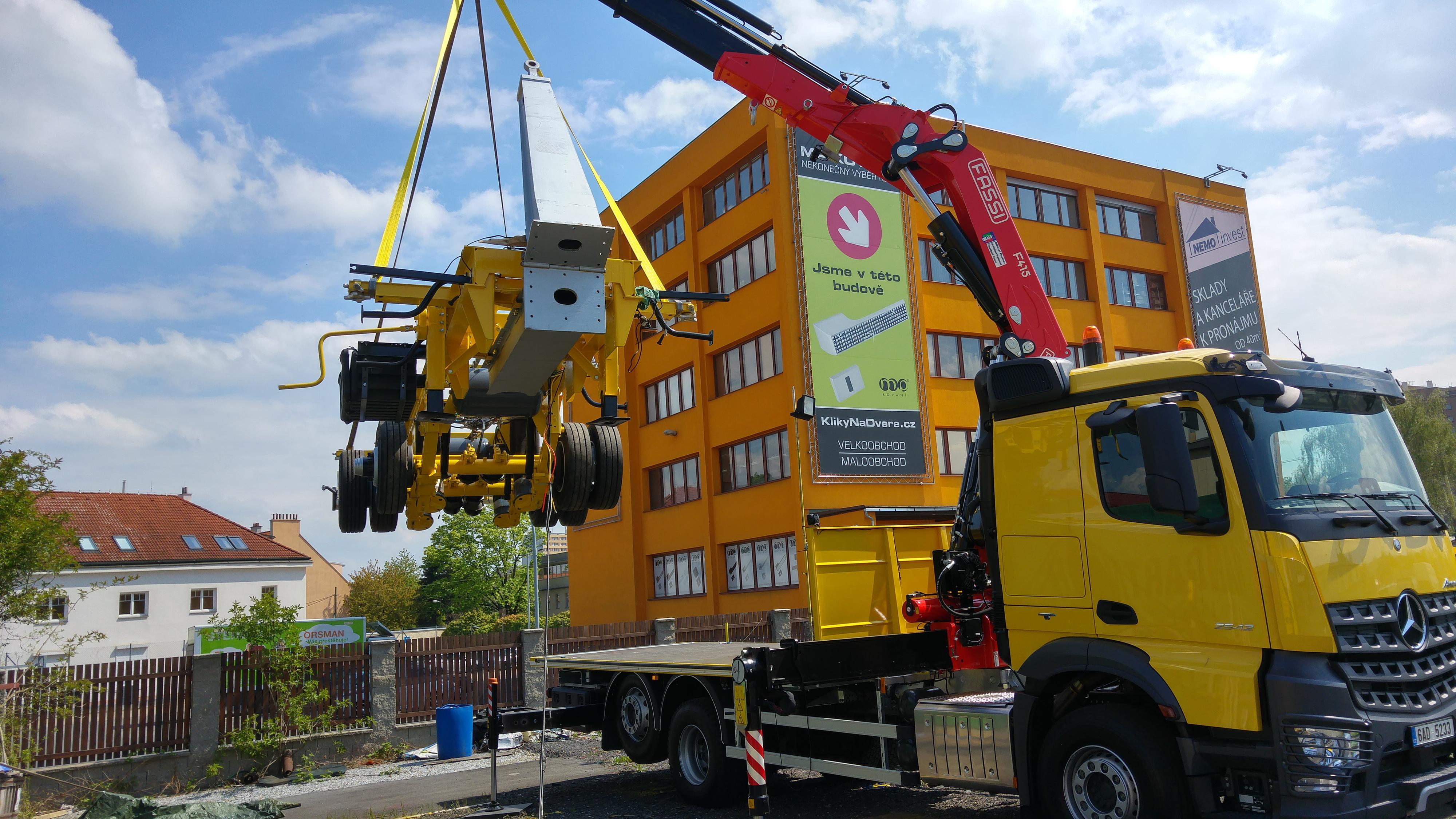 VOSIKA - Stěhování strojů, autodoprava s hydraulickou rukou foto 2