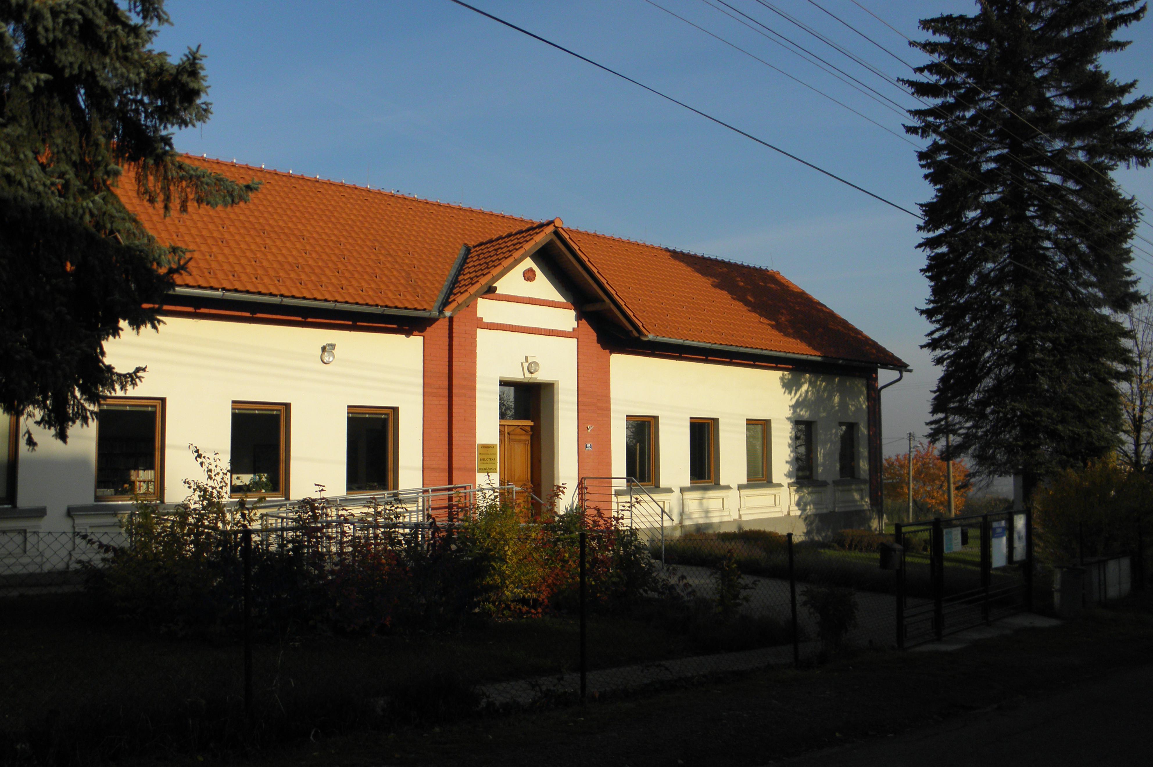 Knihovna a společenské centrum
