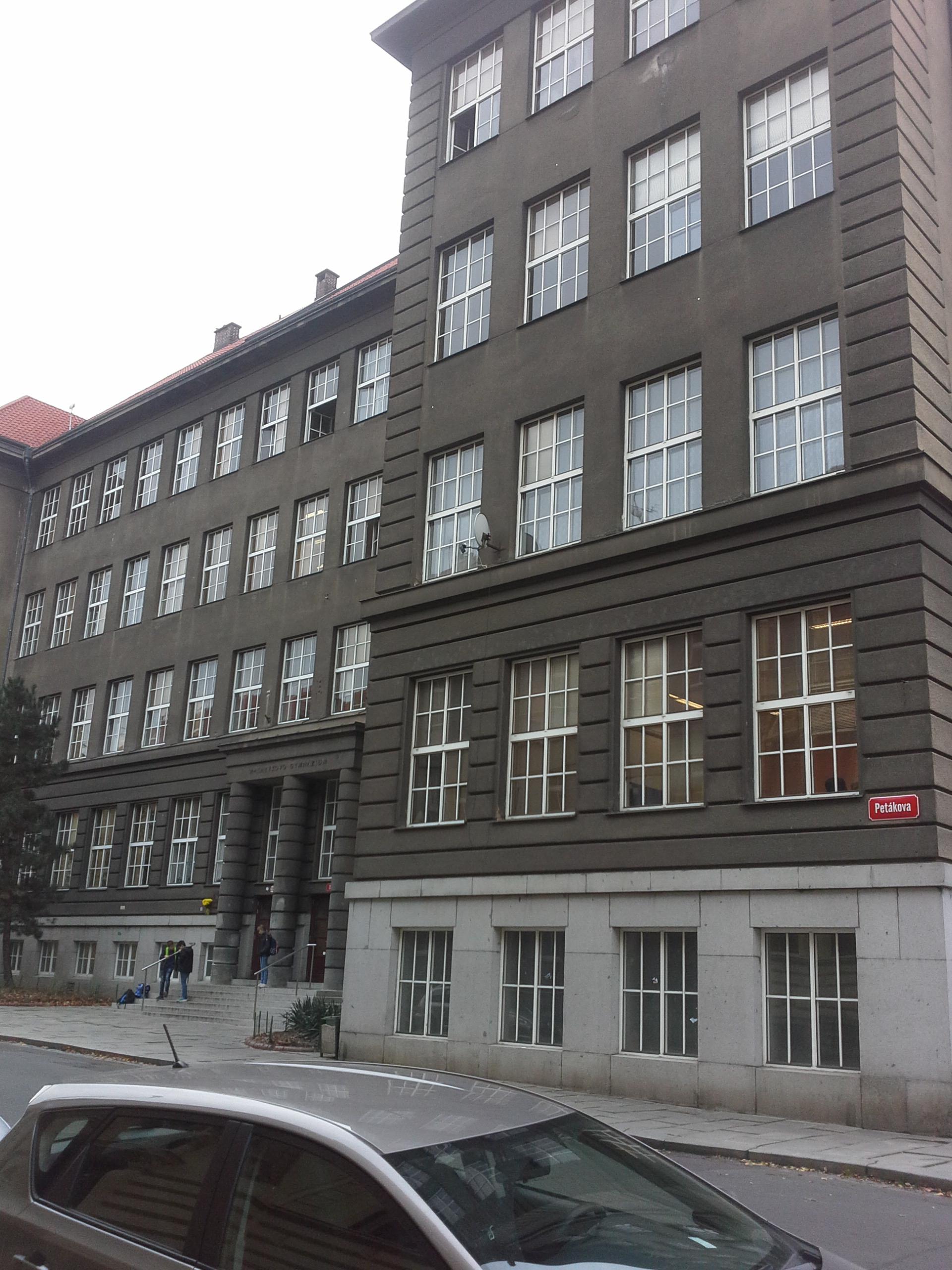 Masarykovo gymnázium Plzeň, Petákova foto 3