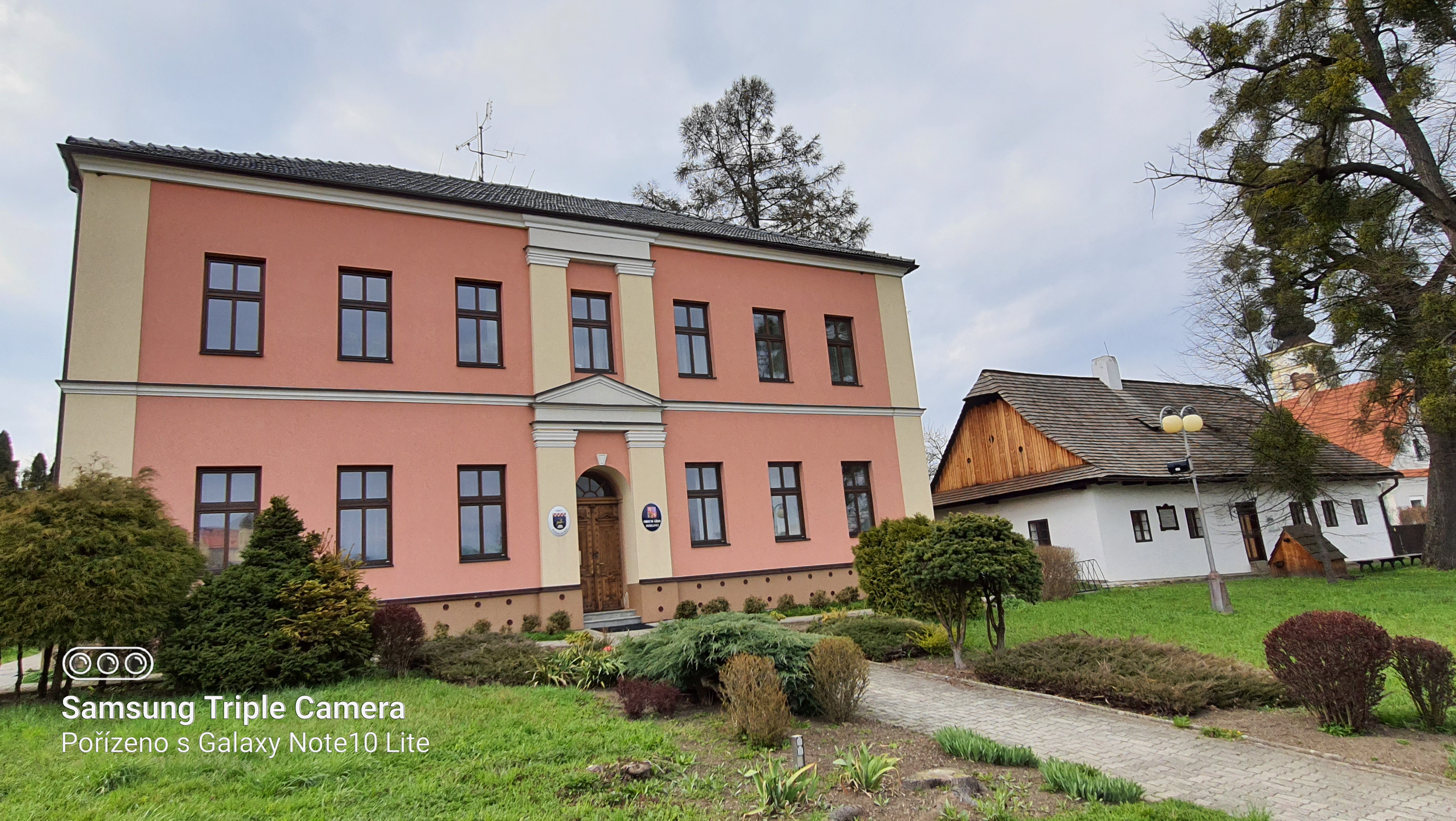 Hodslavice - obecní úřad foto 2