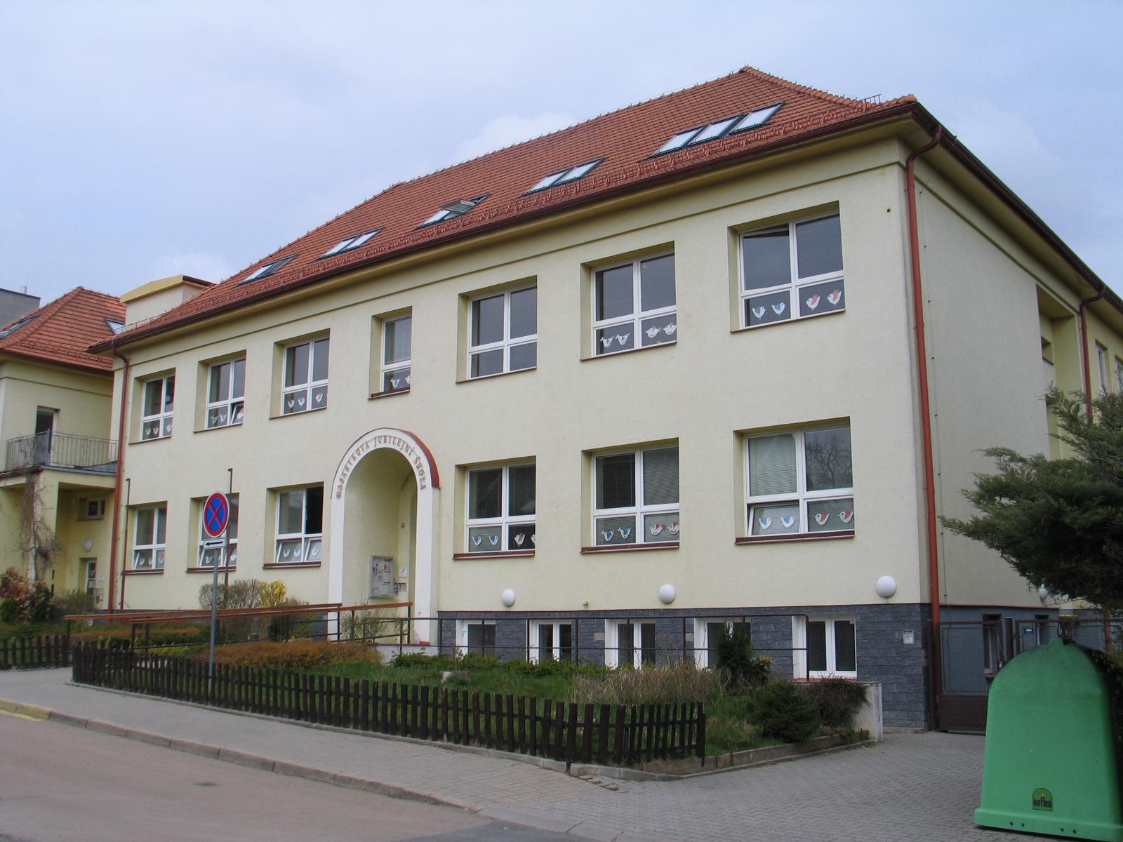 Masarykova jubilejní ZŠ Hřebeč foto 2