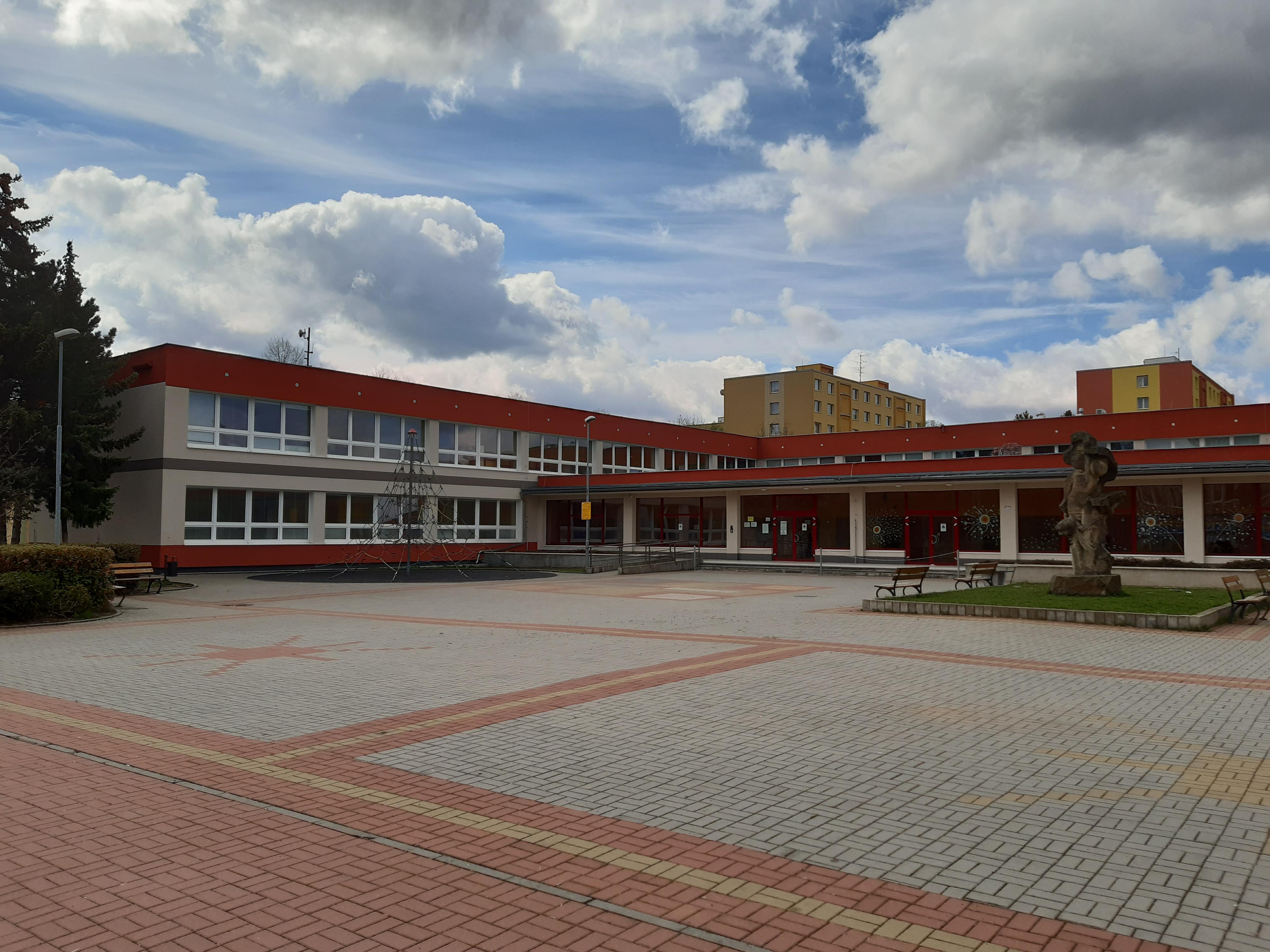 ZŠ Chomutov, Akademika Heyrovského foto 3