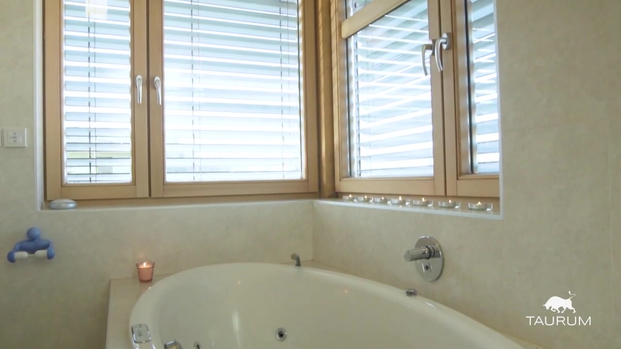 Jana Krohová - realitní makléřka foto 2 (náhled videa)