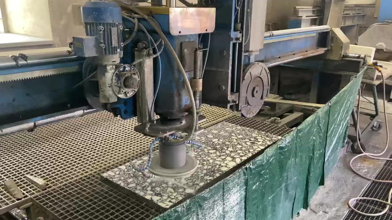Omega 99 teraco foto 2 (náhled videa)